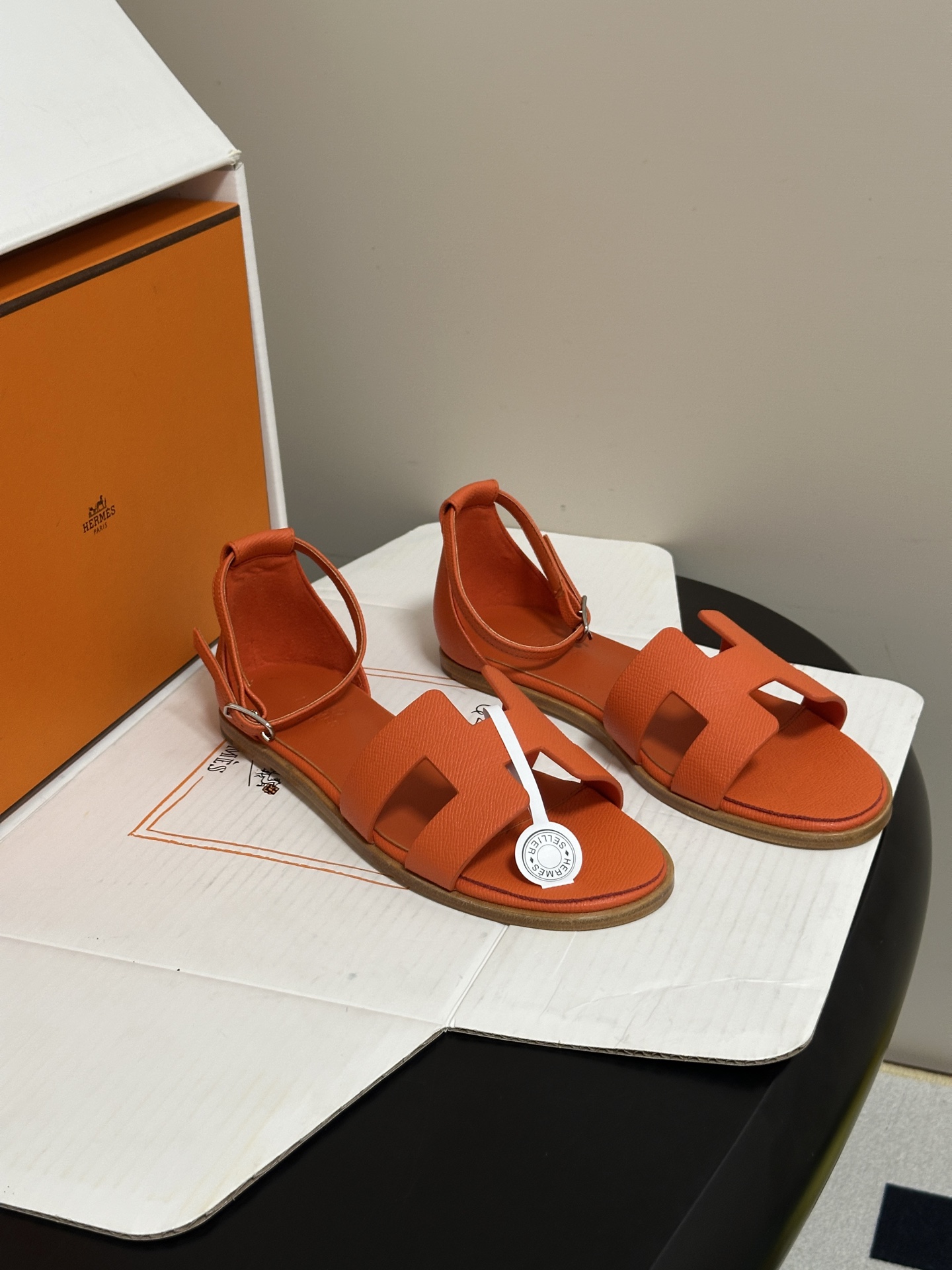 顶级品质（配高档飞机盒✈️） Hermes 爱马仕🐎 Santorini凉鞋系列 H家万年经典款 平底凉鞋H鞋面中空凉鞋