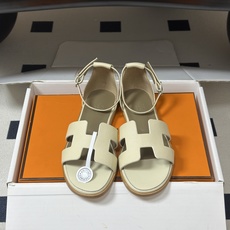 顶级品质(配高档飞机盒✈️) Hermes 爱马仕🐎 Santorini凉鞋系列 H家万年经典款 平底凉鞋H鞋面中空凉鞋 顶级品质(配高档飞机盒✈️) Hermes 爱马仕🐎 Santorini凉鞋系列 H家万年经典款 平底凉鞋H鞋面中空凉鞋
