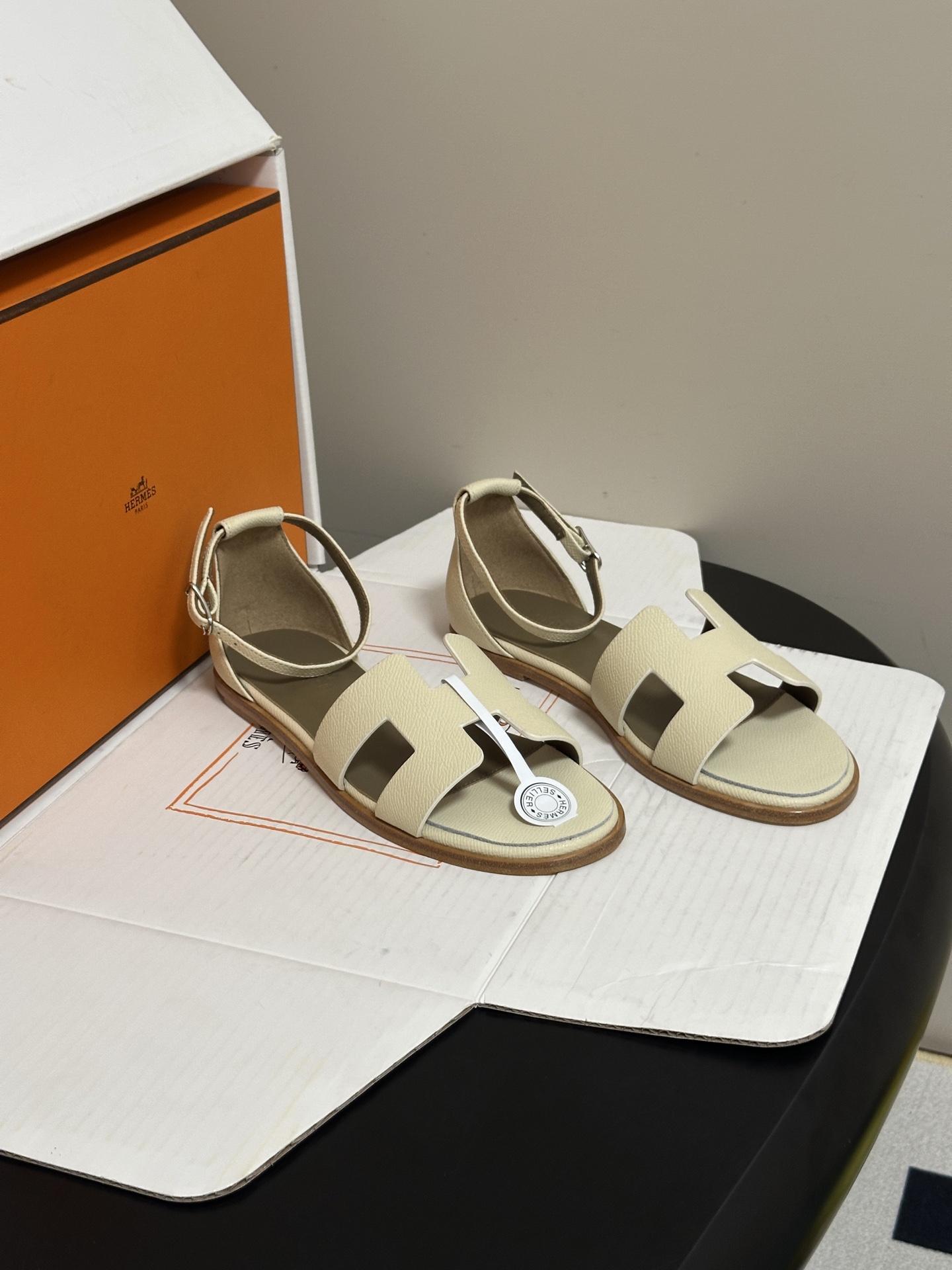 顶级品质（配高档飞机盒✈️） Hermes 爱马仕🐎 Santorini凉鞋系列 H家万年经典款 平底凉鞋H鞋面中空凉鞋