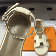 顶级品质(配高档飞机盒✈️) Hermes 爱马仕🐎 Santorini凉鞋系列 H家万年经典款 平底凉鞋H鞋面中空凉鞋 顶级品质(配高档飞机盒✈️) Hermes 爱马仕🐎 Santorini凉鞋系列 H家万年经典款 平底凉鞋H鞋面中空凉鞋