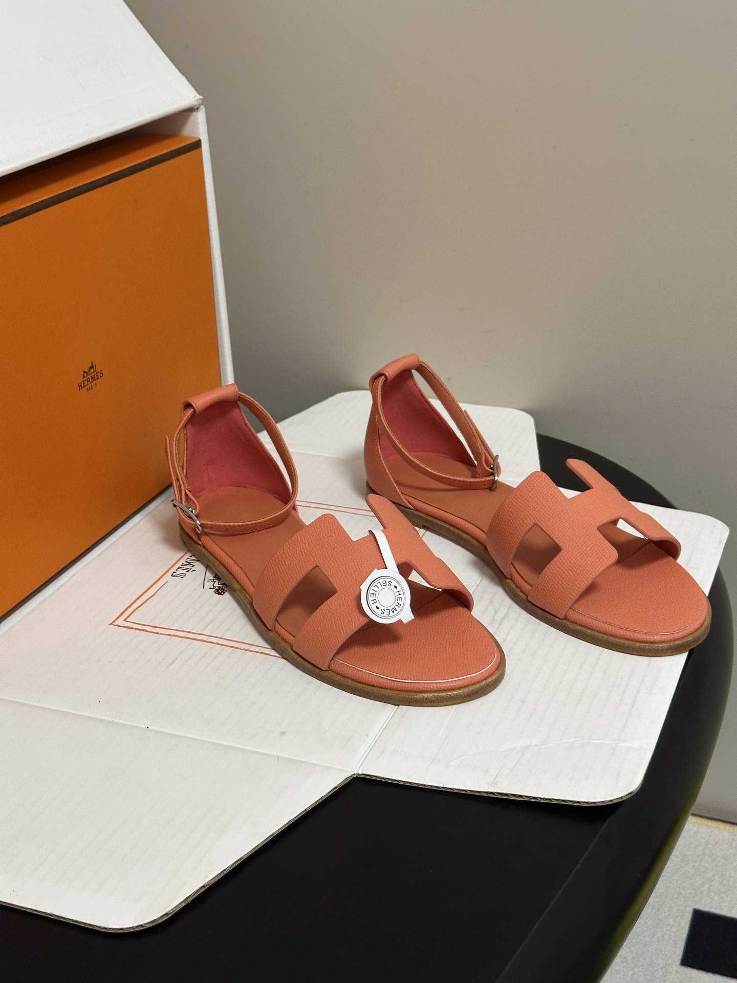 顶级品质（配高档飞机盒✈️） Hermes 爱马仕🐎 Santorini凉鞋系列 H家万年经典款 平底凉鞋H鞋面中空凉鞋