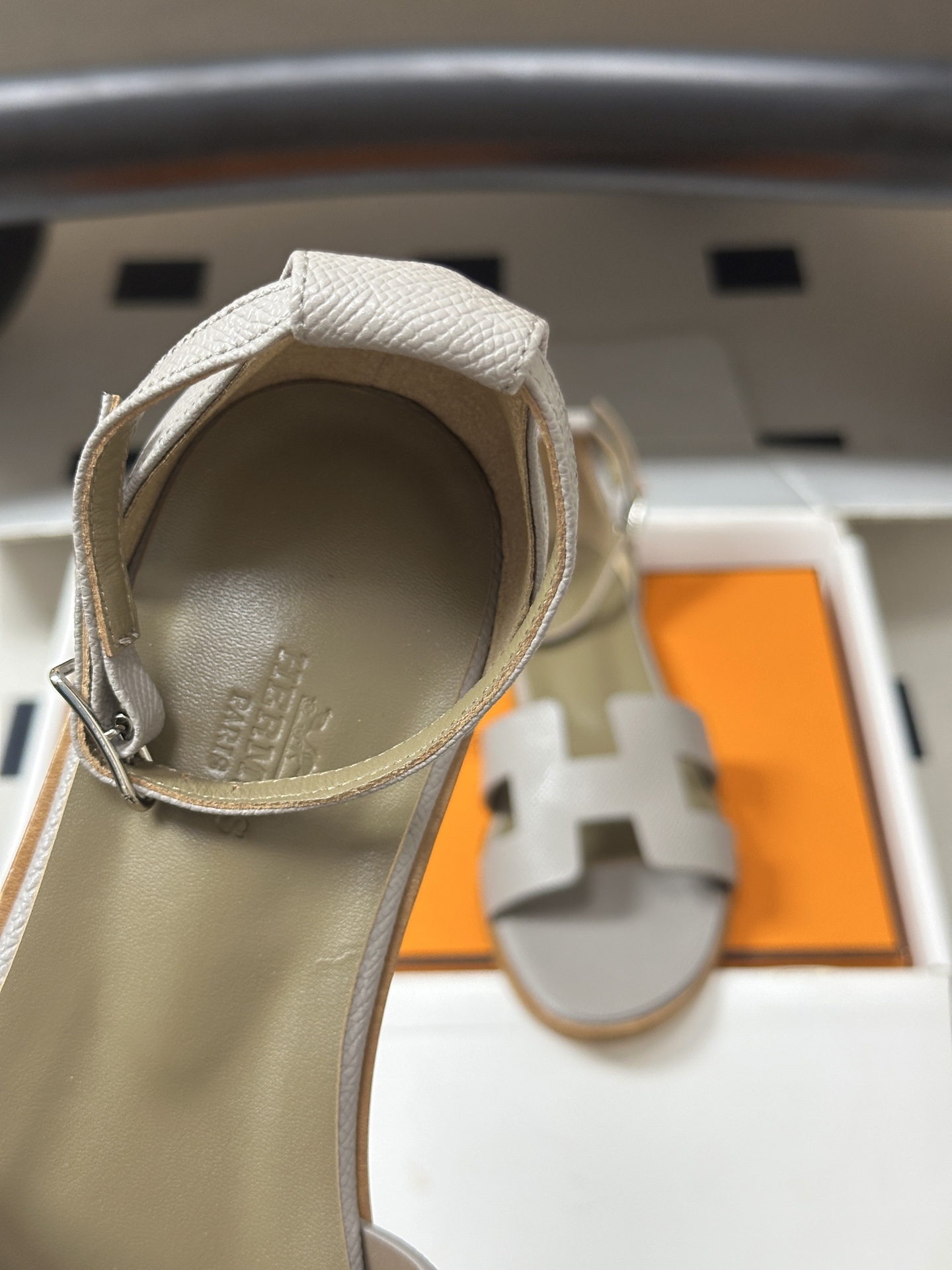 顶级品质(配高档飞机盒✈️) Hermes 爱马仕🐎 Santorini凉鞋系列 H家万年经典款 平底凉鞋H鞋面中空凉鞋 顶级品质(配高档飞机盒✈️) Hermes 爱马仕🐎 Santorini凉鞋系列 H家万年经典款 平底凉鞋H鞋面中空凉鞋