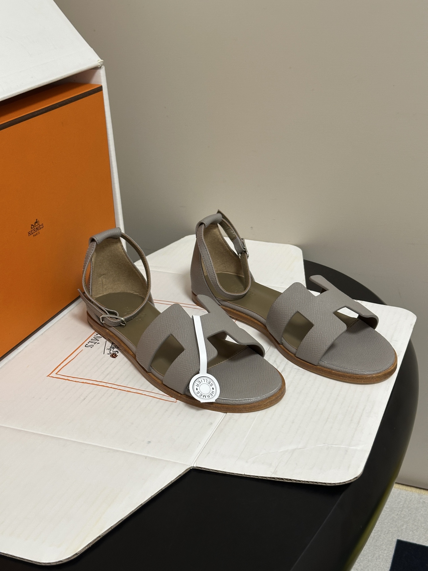 顶级品质（配高档飞机盒✈️） Hermes 爱马仕🐎 Santorini凉鞋系列 H家万年经典款 平底凉鞋H鞋面中空凉鞋