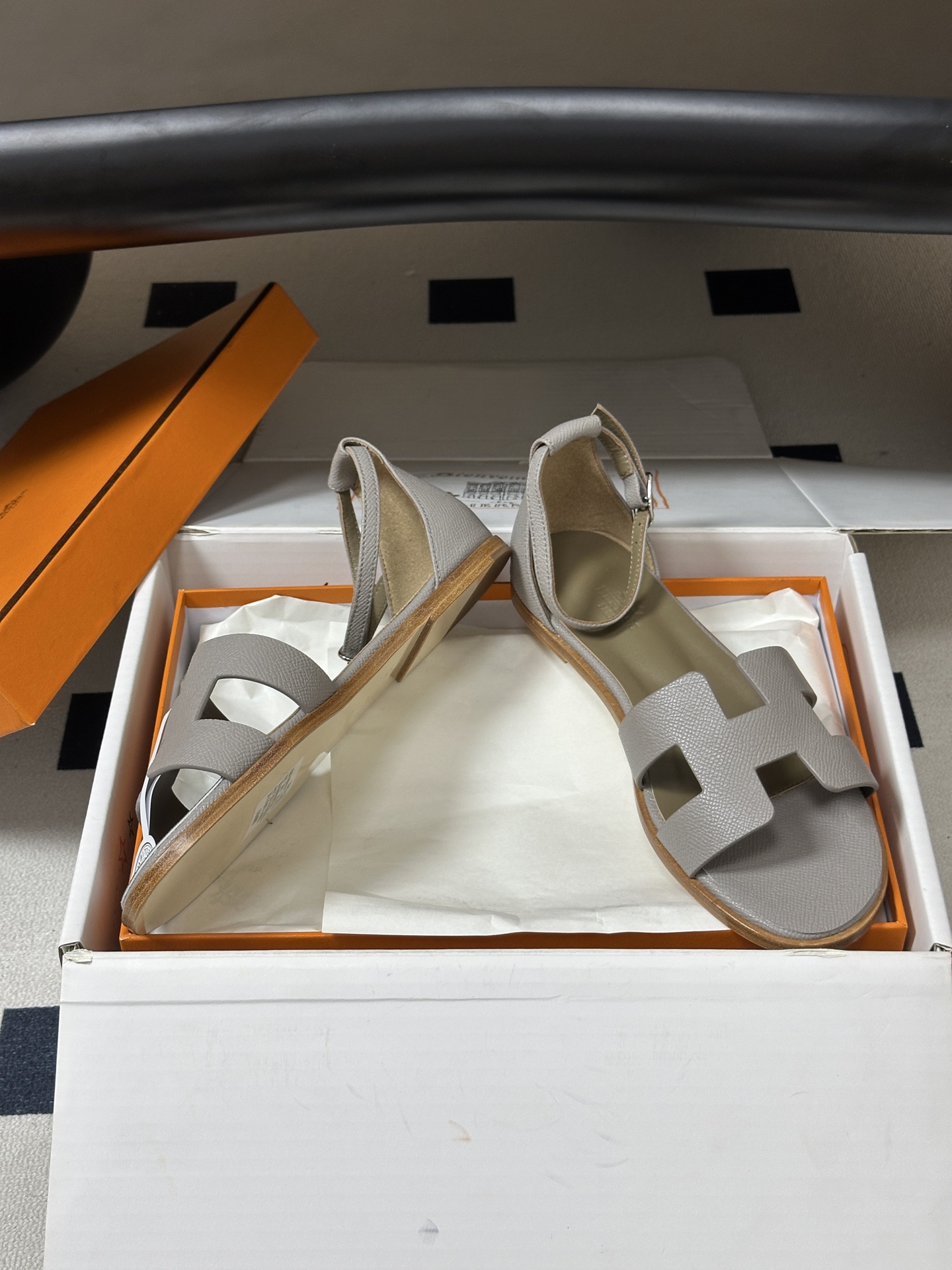 顶级品质(配高档飞机盒✈️) Hermes 爱马仕🐎 Santorini凉鞋系列 H家万年经典款 平底凉鞋H鞋面中空凉鞋 顶级品质(配高档飞机盒✈️) Hermes 爱马仕🐎 Santorini凉鞋系列 H家万年经典款 平底凉鞋H鞋面中空凉鞋