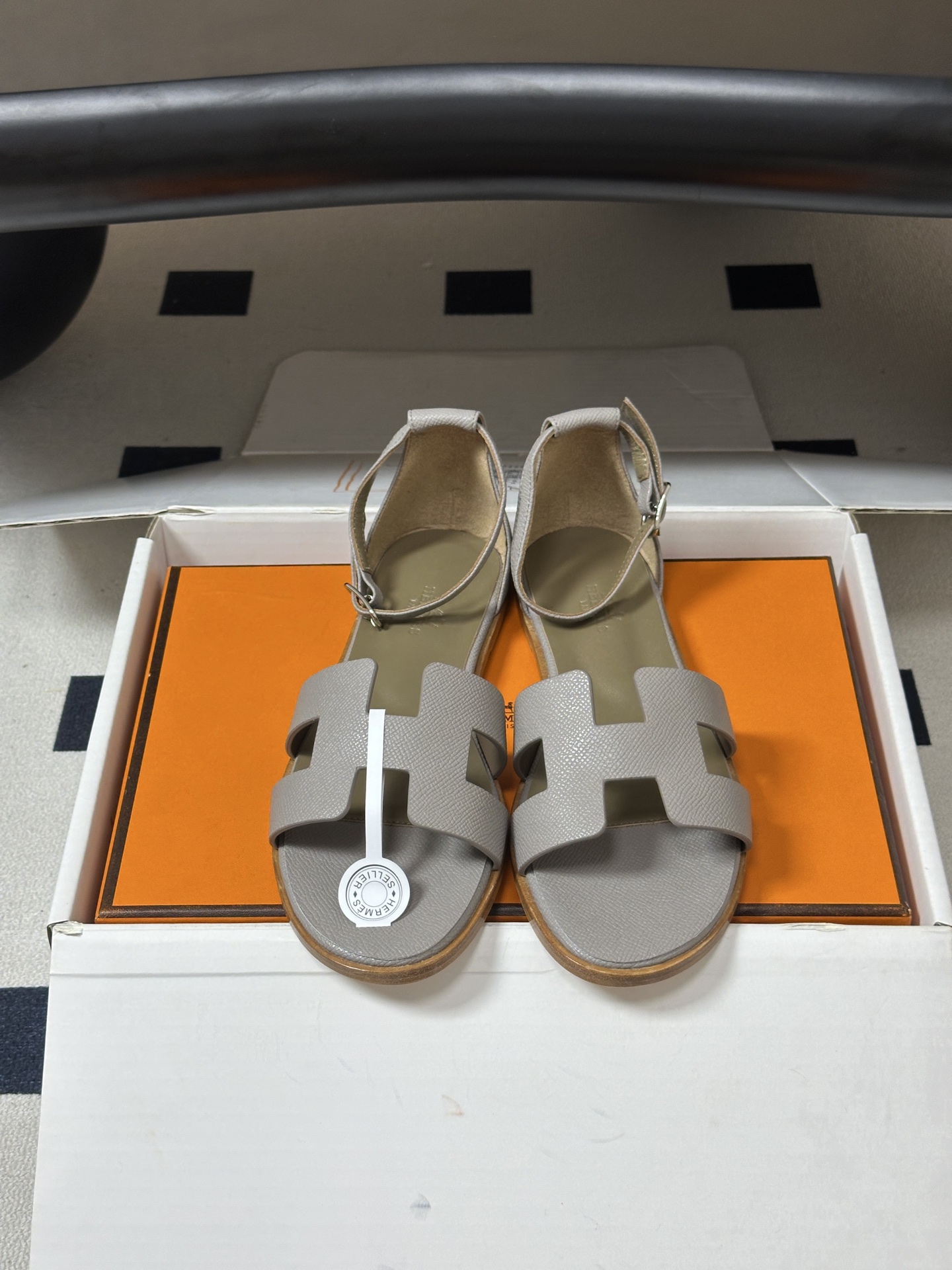 顶级品质(配高档飞机盒✈️) Hermes 爱马仕🐎 Santorini凉鞋系列 H家万年经典款 平底凉鞋H鞋面中空凉鞋 顶级品质(配高档飞机盒✈️) Hermes 爱马仕🐎 Santorini凉鞋系列 H家万年经典款 平底凉鞋H鞋面中空凉鞋