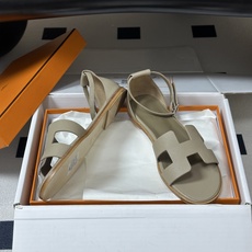 顶级品质(配高档飞机盒✈️) Hermes 爱马仕🐎 Santorini凉鞋系列 H家万年经典款 平底凉鞋H鞋面中空凉鞋 顶级品质(配高档飞机盒✈️) Hermes 爱马仕🐎 Santorini凉鞋系列 H家万年经典款 平底凉鞋H鞋面中空凉鞋
