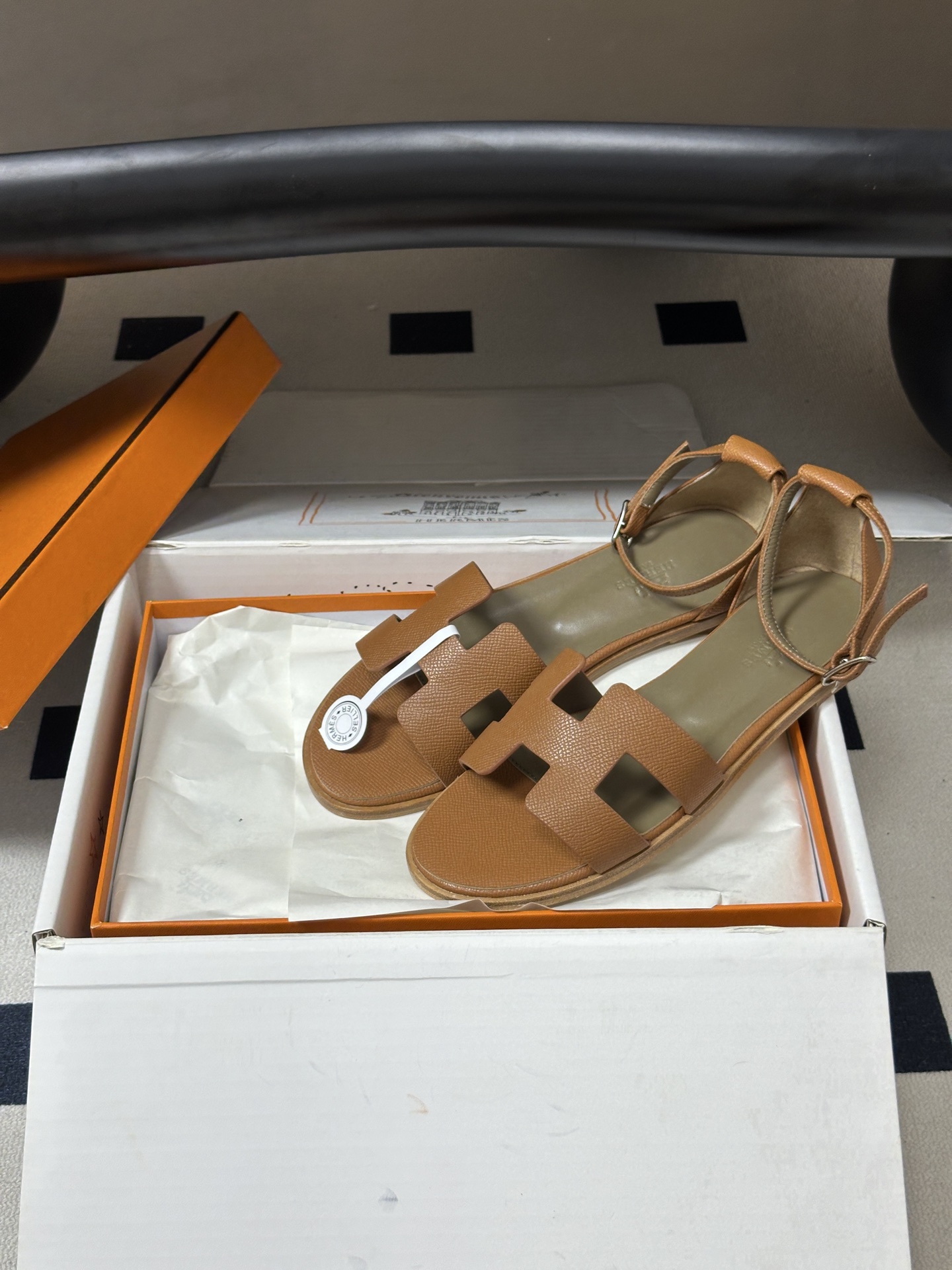 顶级品质(配高档飞机盒✈️) Hermes 爱马仕🐎 Santorini凉鞋系列 H家万年经典款 平底凉鞋H鞋面中空凉鞋 顶级品质(配高档飞机盒✈️) Hermes 爱马仕🐎 Santorini凉鞋系列 H家万年经典款 平底凉鞋H鞋面中空凉鞋