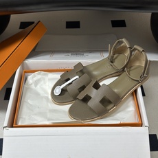 顶级品质(配高档飞机盒✈️) Hermes 爱马仕🐎 Santorini凉鞋系列 H家万年经典款 平底凉鞋H鞋面中空凉鞋 顶级品质(配高档飞机盒✈️) Hermes 爱马仕🐎 Santorini凉鞋系列 H家万年经典款 平底凉鞋H鞋面中空凉鞋