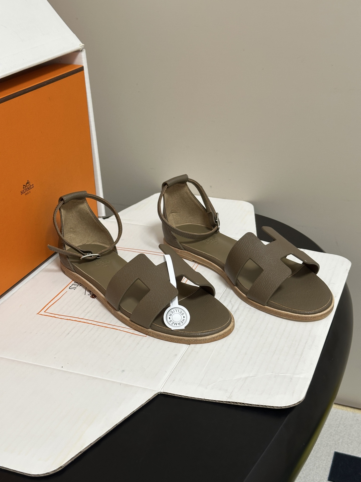 顶级品质（配高档飞机盒✈️） Hermes 爱马仕🐎 Santorini凉鞋系列 H家万年经典款 平底凉鞋H鞋面中空凉鞋