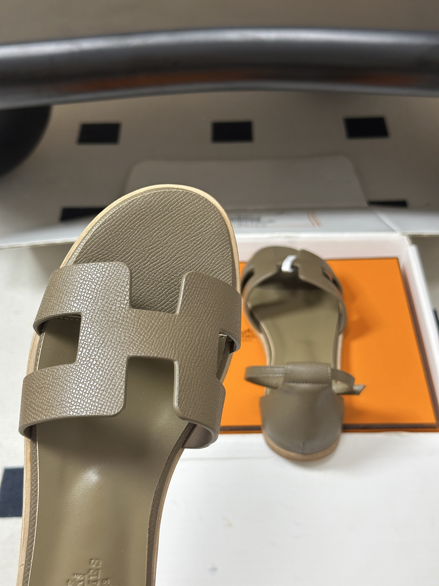 顶级品质(配高档飞机盒✈️) Hermes 爱马仕🐎 Santorini凉鞋系列 H家万年经典款 平底凉鞋H鞋面中空凉鞋 顶级品质(配高档飞机盒✈️) Hermes 爱马仕🐎 Santorini凉鞋系列 H家万年经典款 平底凉鞋H鞋面中空凉鞋