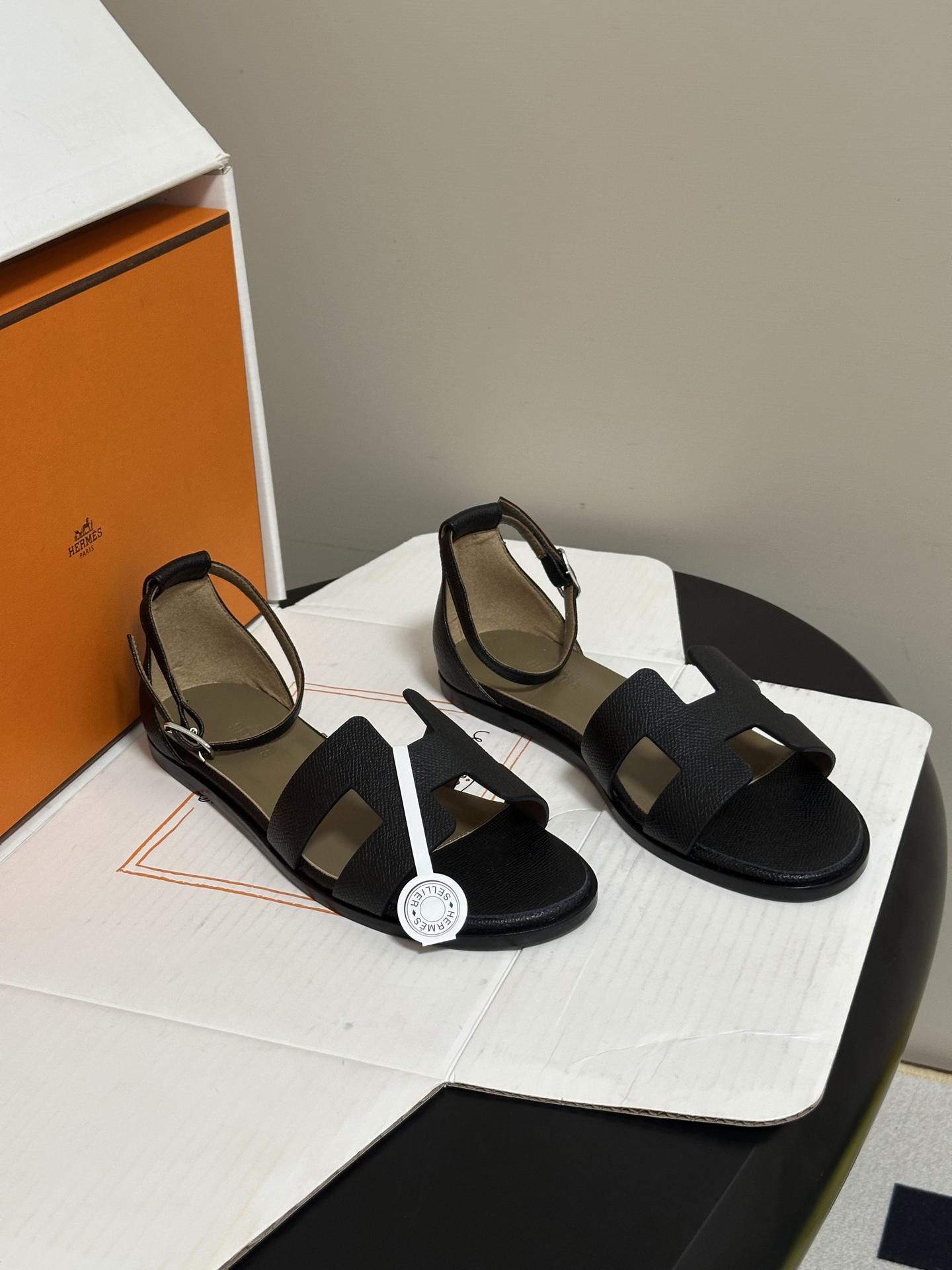顶级品质（配高档飞机盒✈️） Hermes 爱马仕🐎 Santorini凉鞋系列 H家万年经典款 平底凉鞋H鞋面中空凉鞋