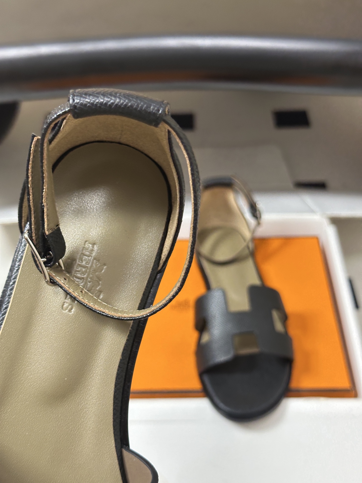 顶级品质(配高档飞机盒✈️) Hermes 爱马仕🐎 Santorini凉鞋系列 H家万年经典款 平底凉鞋H鞋面中空凉鞋 顶级品质(配高档飞机盒✈️) Hermes 爱马仕🐎 Santorini凉鞋系列 H家万年经典款 平底凉鞋H鞋面中空凉鞋