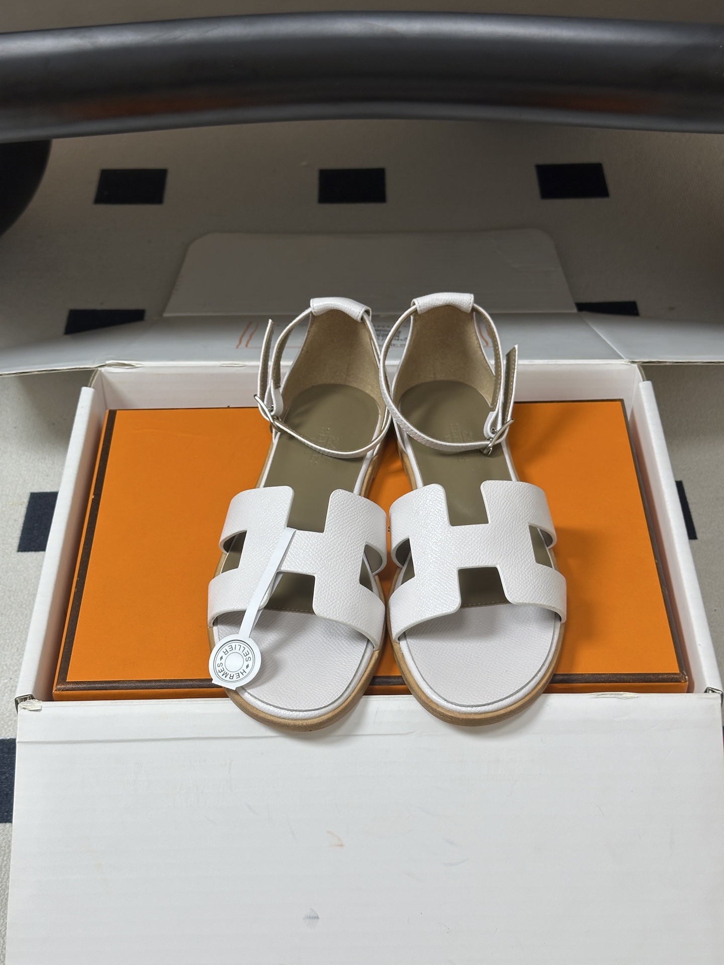 顶级品质(配高档飞机盒✈️) Hermes 爱马仕🐎 Santorini凉鞋系列 H家万年经典款 平底凉鞋H鞋面中空凉鞋 顶级品质(配高档飞机盒✈️) Hermes 爱马仕🐎 Santorini凉鞋系列 H家万年经典款 平底凉鞋H鞋面中空凉鞋