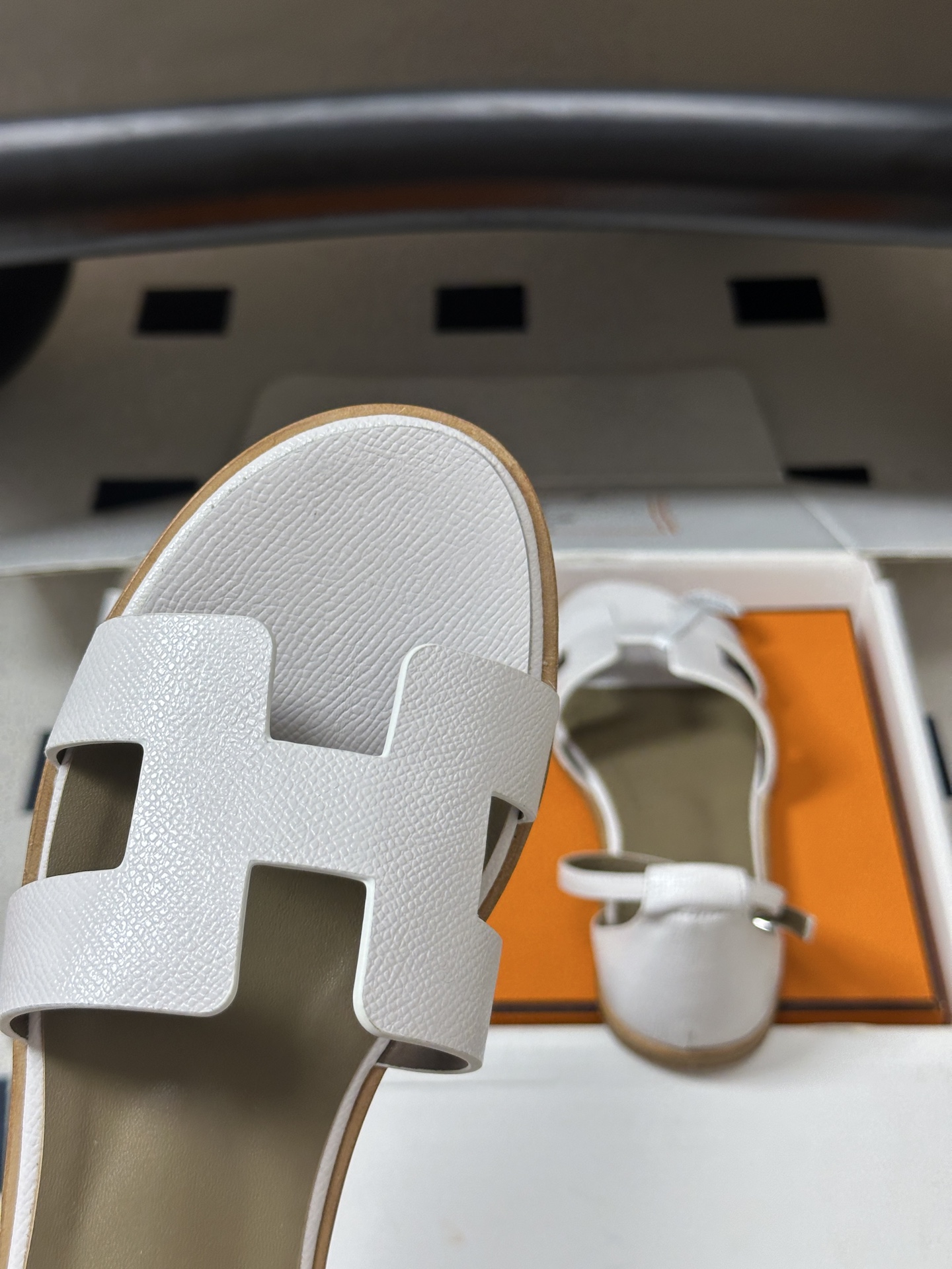顶级品质(配高档飞机盒✈️) Hermes 爱马仕🐎 Santorini凉鞋系列 H家万年经典款 平底凉鞋H鞋面中空凉鞋 顶级品质(配高档飞机盒✈️) Hermes 爱马仕🐎 Santorini凉鞋系列 H家万年经典款 平底凉鞋H鞋面中空凉鞋