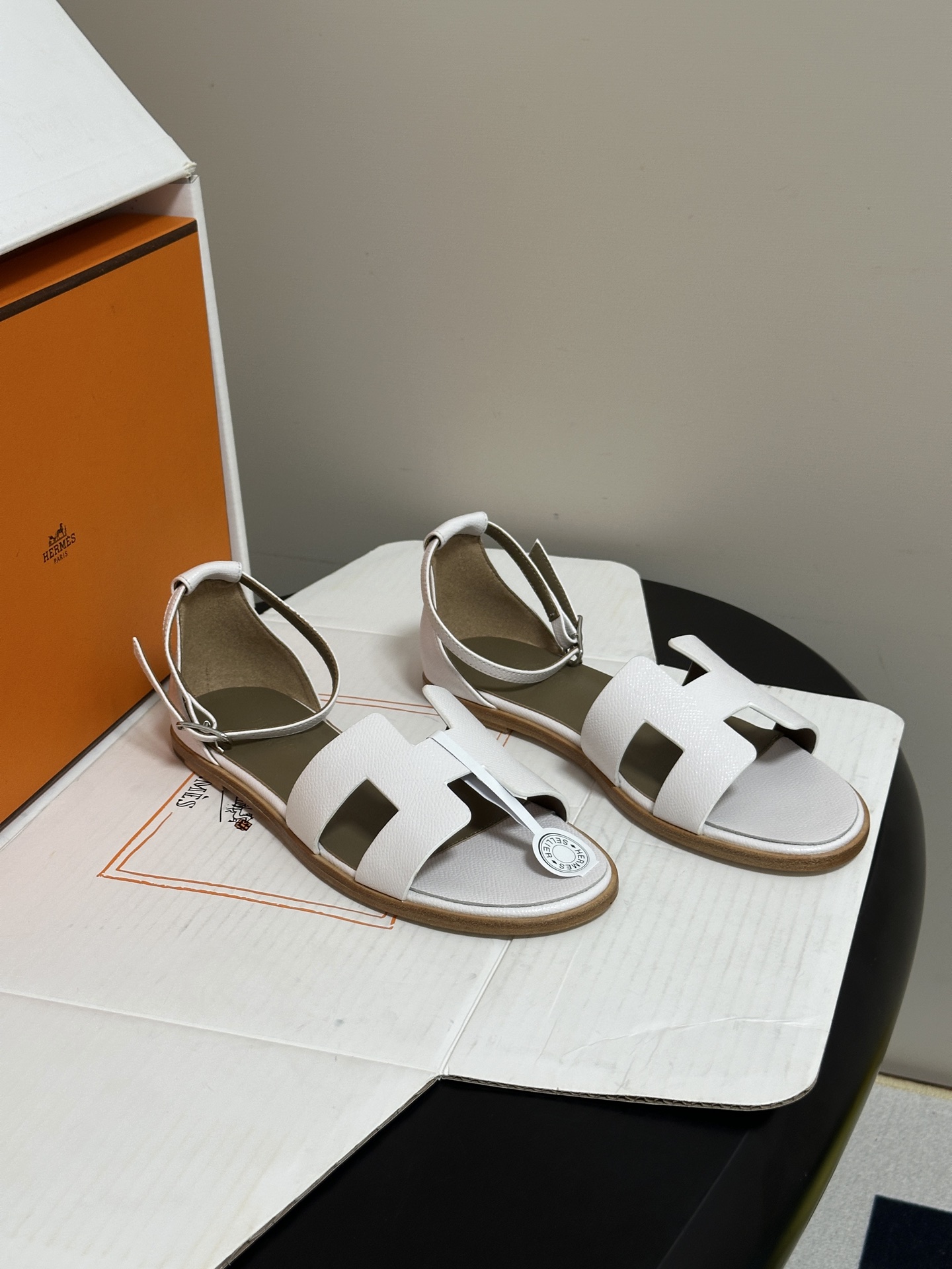 顶级品质（配高档飞机盒✈️） Hermes 爱马仕🐎 Santorini凉鞋系列 H家万年经典款 平底凉鞋H鞋面中空凉鞋
