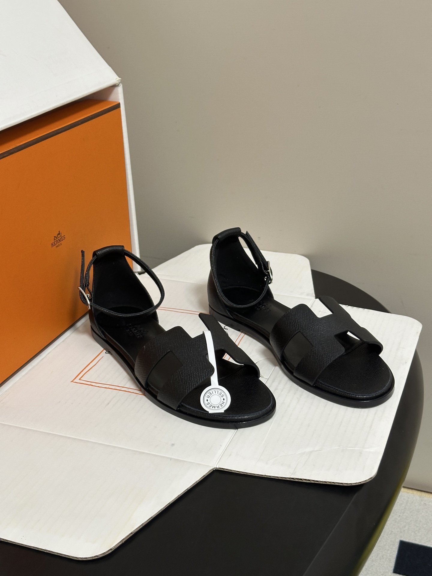 顶级品质（配高档飞机盒✈️） Hermes 爱马仕🐎 Santorini凉鞋系列 H家万年经典款 平底凉鞋H鞋面中空凉鞋