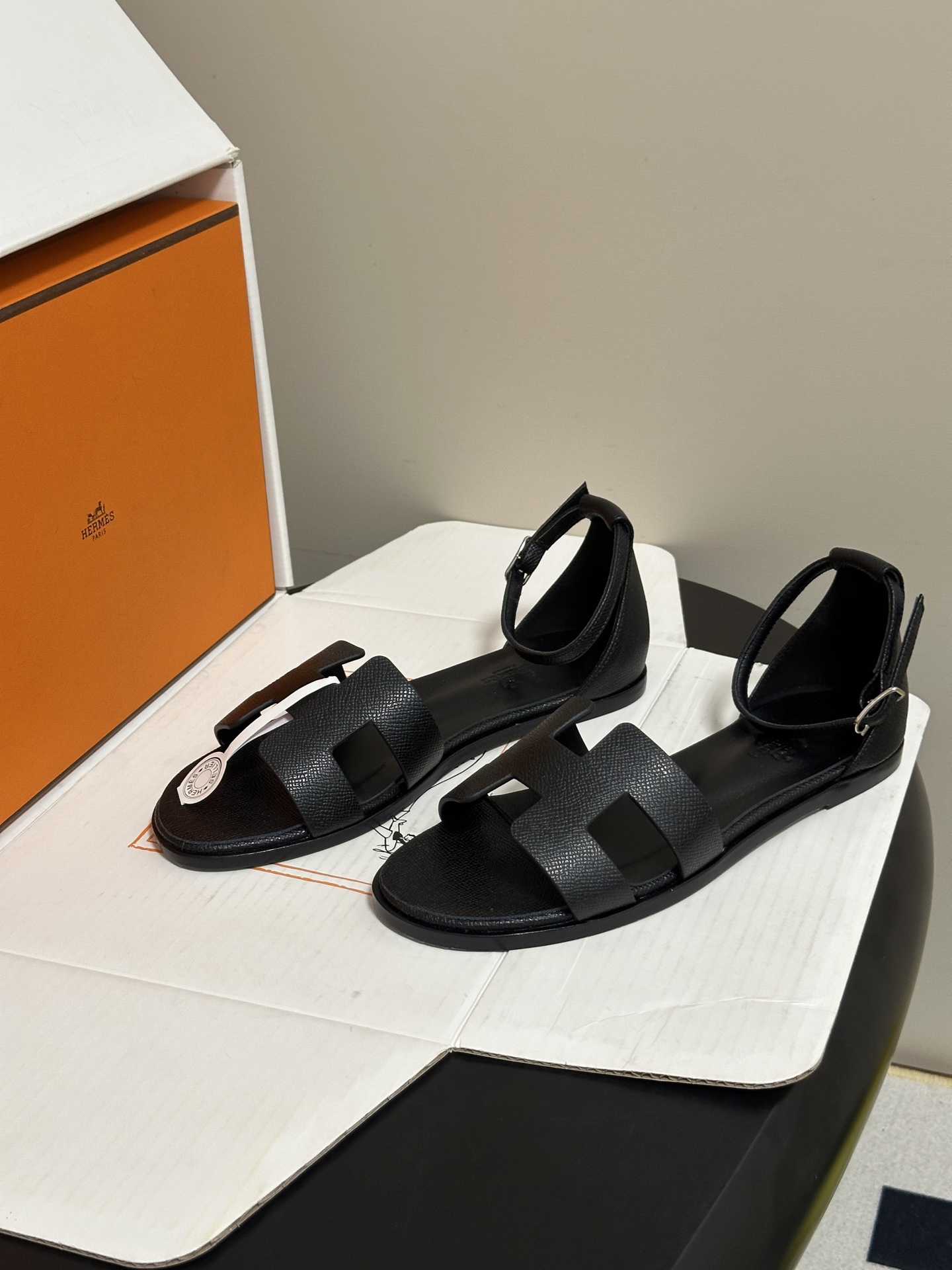 顶级品质（配高档飞机盒✈️） Hermes 爱马仕🐎 Santorini凉鞋系列 H家万年经典款 平底凉鞋H鞋面中空凉鞋