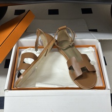 顶级品质(配高档飞机盒✈️) Hermes 爱马仕🐎 Santorini凉鞋系列 H家万年经典款 平底凉鞋H鞋面中空凉鞋 顶级品质(配高档飞机盒✈️) Hermes 爱马仕🐎 Santorini凉鞋系列 H家万年经典款 平底凉鞋H鞋面中空凉鞋