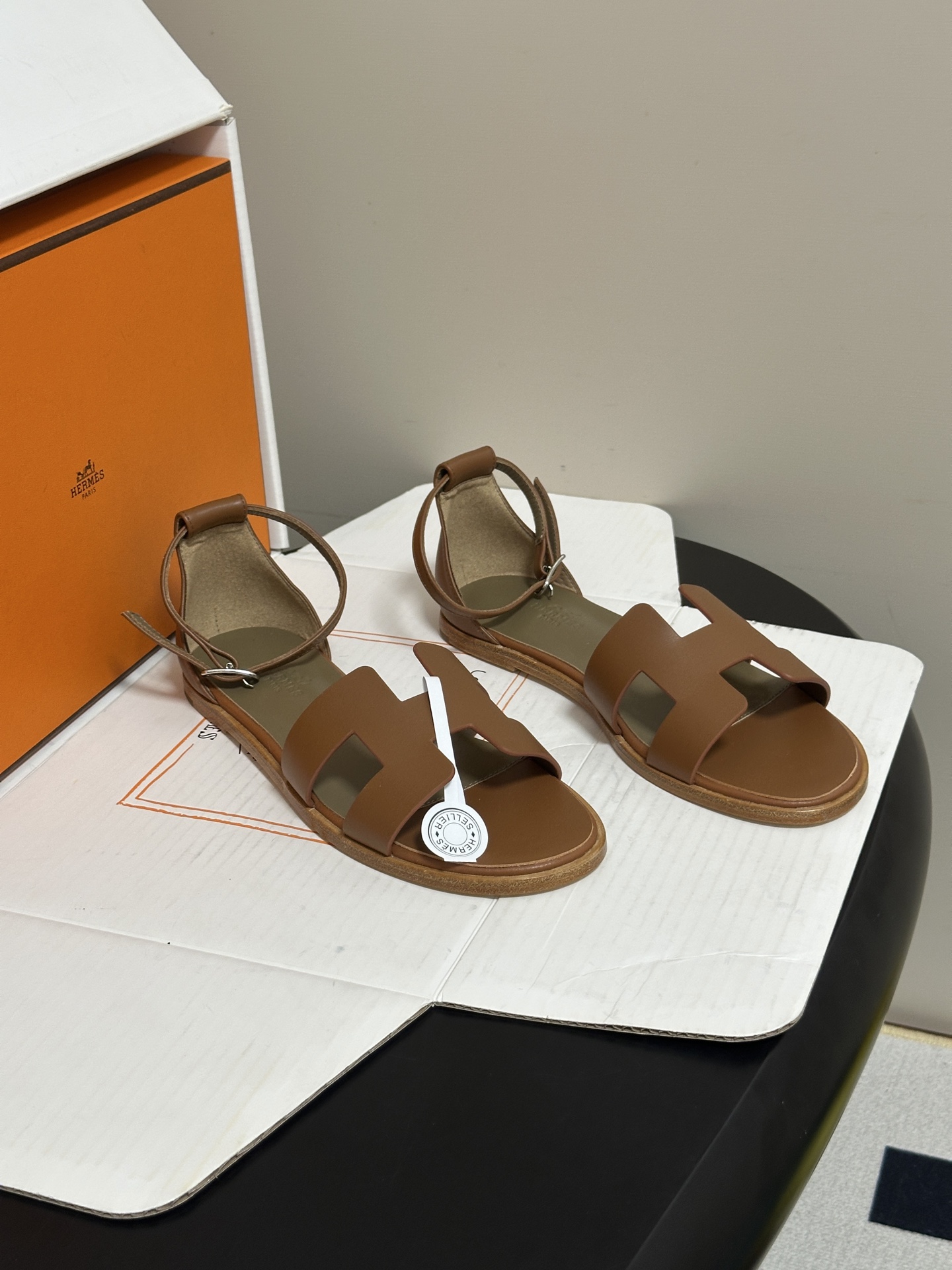 顶级品质（配高档飞机盒✈️） Hermes 爱马仕🐎 Santorini凉鞋系列 H家万年经典款 平底凉鞋H鞋面中空凉鞋