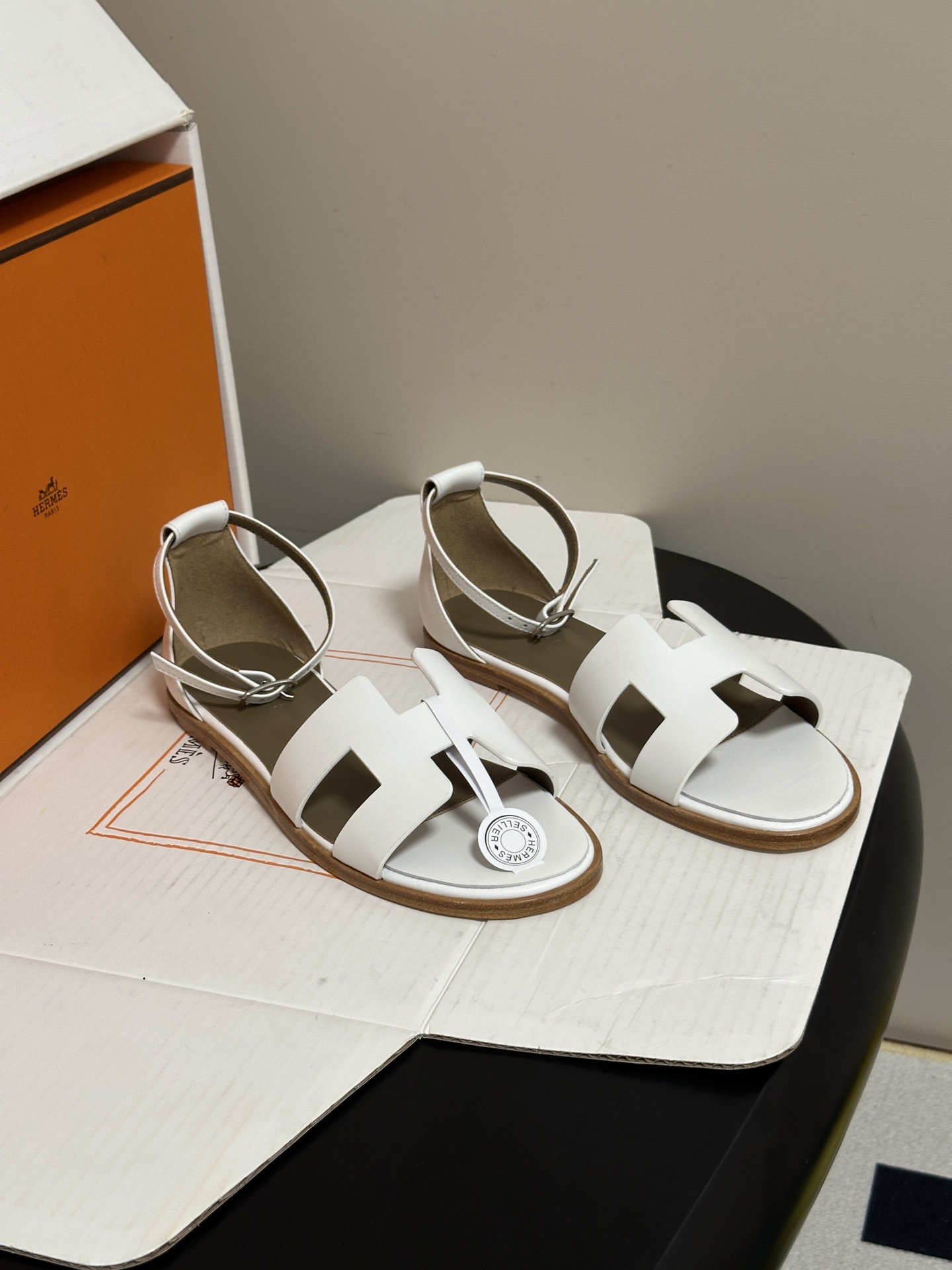 顶级品质（配高档飞机盒✈️） Hermes 爱马仕🐎 Santorini凉鞋系列 H家万年经典款 平底凉鞋H鞋面中空凉鞋