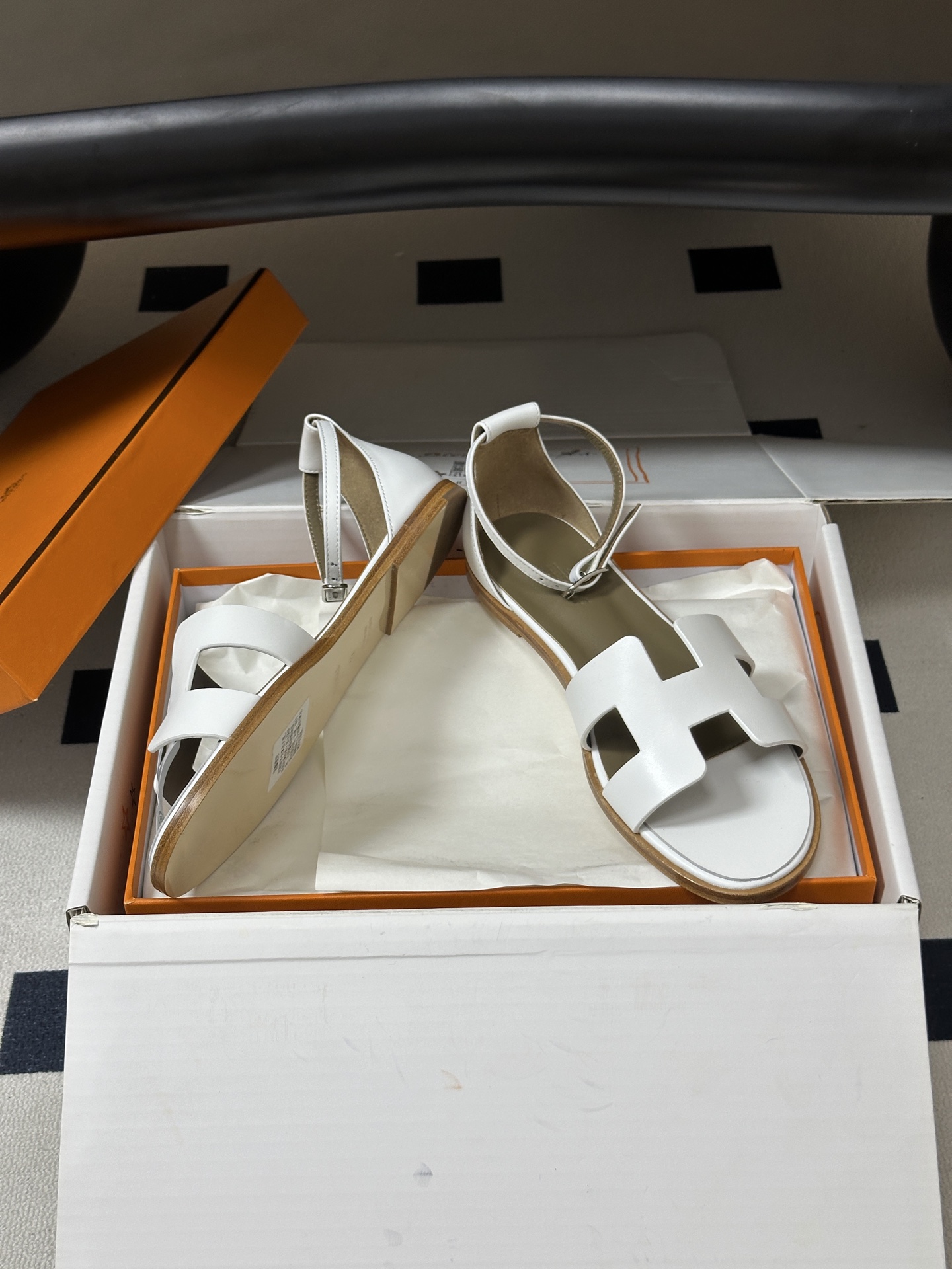 顶级品质(配高档飞机盒✈️) Hermes 爱马仕🐎 Santorini凉鞋系列 H家万年经典款 平底凉鞋H鞋面中空凉鞋 顶级品质(配高档飞机盒✈️) Hermes 爱马仕🐎 Santorini凉鞋系列 H家万年经典款 平底凉鞋H鞋面中空凉鞋