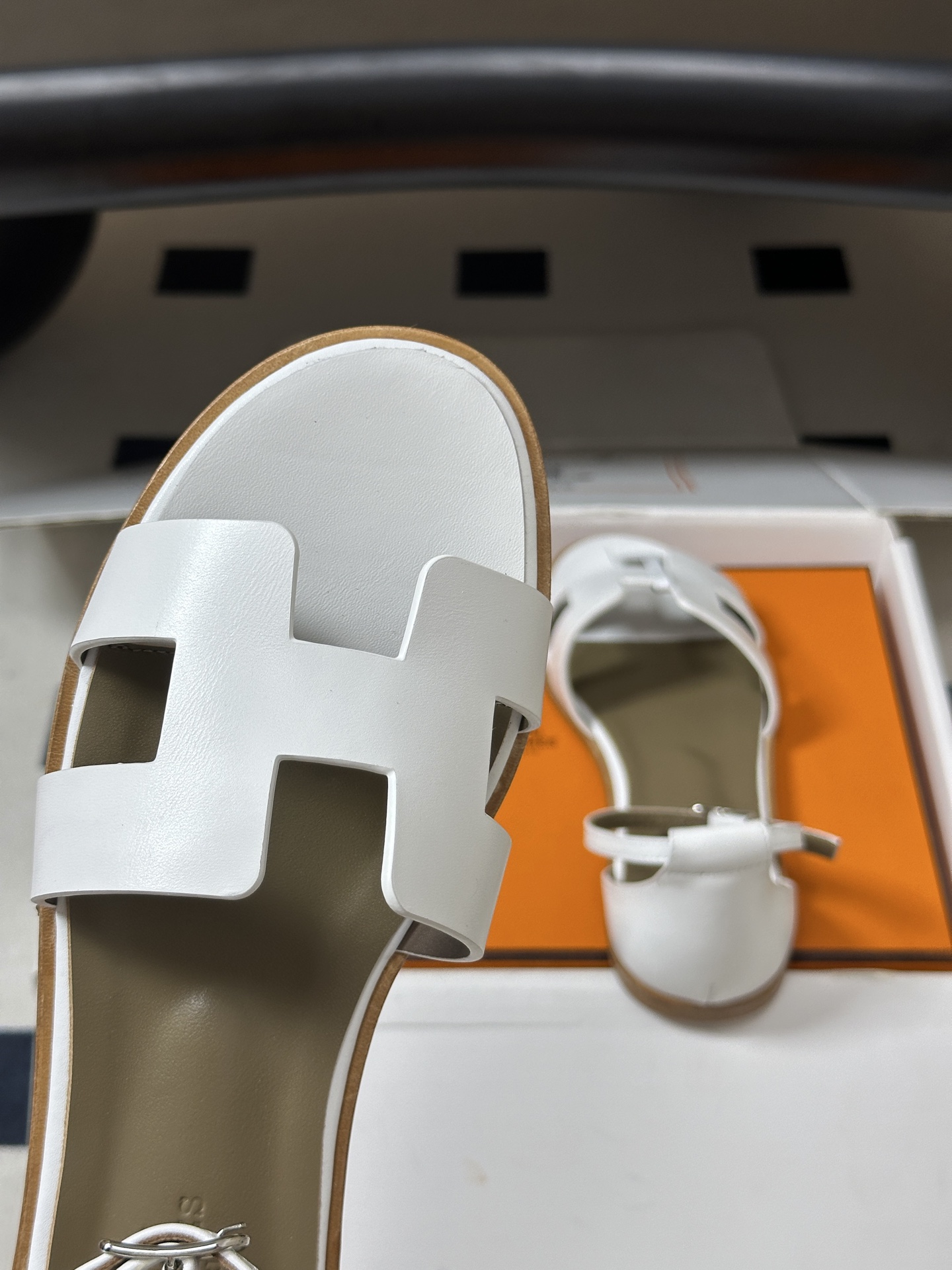 顶级品质(配高档飞机盒✈️) Hermes 爱马仕🐎 Santorini凉鞋系列 H家万年经典款 平底凉鞋H鞋面中空凉鞋 顶级品质(配高档飞机盒✈️) Hermes 爱马仕🐎 Santorini凉鞋系列 H家万年经典款 平底凉鞋H鞋面中空凉鞋