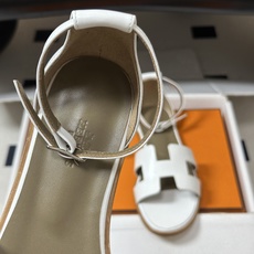 顶级品质(配高档飞机盒✈️) Hermes 爱马仕🐎 Santorini凉鞋系列 H家万年经典款 平底凉鞋H鞋面中空凉鞋 顶级品质(配高档飞机盒✈️) Hermes 爱马仕🐎 Santorini凉鞋系列 H家万年经典款 平底凉鞋H鞋面中空凉鞋