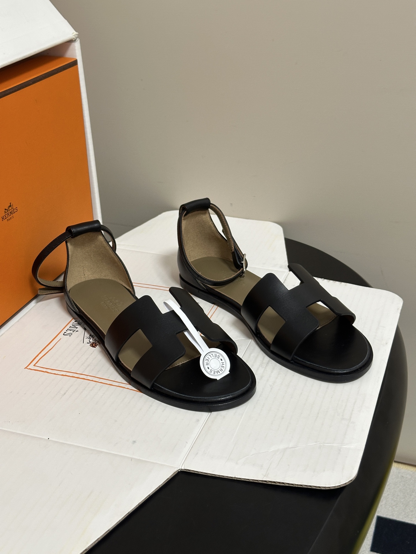 顶级品质（配高档飞机盒✈️） Hermes 爱马仕🐎 Santorini凉鞋系列 H家万年经典款 平底凉鞋H鞋面中空凉鞋