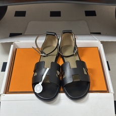 顶级品质(配高档飞机盒✈️) Hermes 爱马仕🐎 Santorini凉鞋系列 H家万年经典款 平底凉鞋H鞋面中空凉鞋 顶级品质(配高档飞机盒✈️) Hermes 爱马仕🐎 Santorini凉鞋系列 H家万年经典款 平底凉鞋H鞋面中空凉鞋