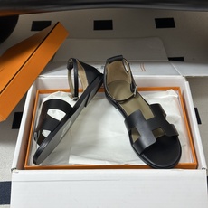 顶级品质(配高档飞机盒✈️) Hermes 爱马仕🐎 Santorini凉鞋系列 H家万年经典款 平底凉鞋H鞋面中空凉鞋 顶级品质(配高档飞机盒✈️) Hermes 爱马仕🐎 Santorini凉鞋系列 H家万年经典款 平底凉鞋H鞋面中空凉鞋