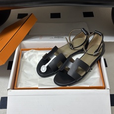 顶级品质(配高档飞机盒✈️) Hermes 爱马仕🐎 Santorini凉鞋系列 H家万年经典款 平底凉鞋H鞋面中空凉鞋 顶级品质(配高档飞机盒✈️) Hermes 爱马仕🐎 Santorini凉鞋系列 H家万年经典款 平底凉鞋H鞋面中空凉鞋