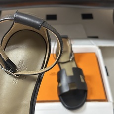 顶级品质(配高档飞机盒✈️) Hermes 爱马仕🐎 Santorini凉鞋系列 H家万年经典款 平底凉鞋H鞋面中空凉鞋 顶级品质(配高档飞机盒✈️) Hermes 爱马仕🐎 Santorini凉鞋系列 H家万年经典款 平底凉鞋H鞋面中空凉鞋