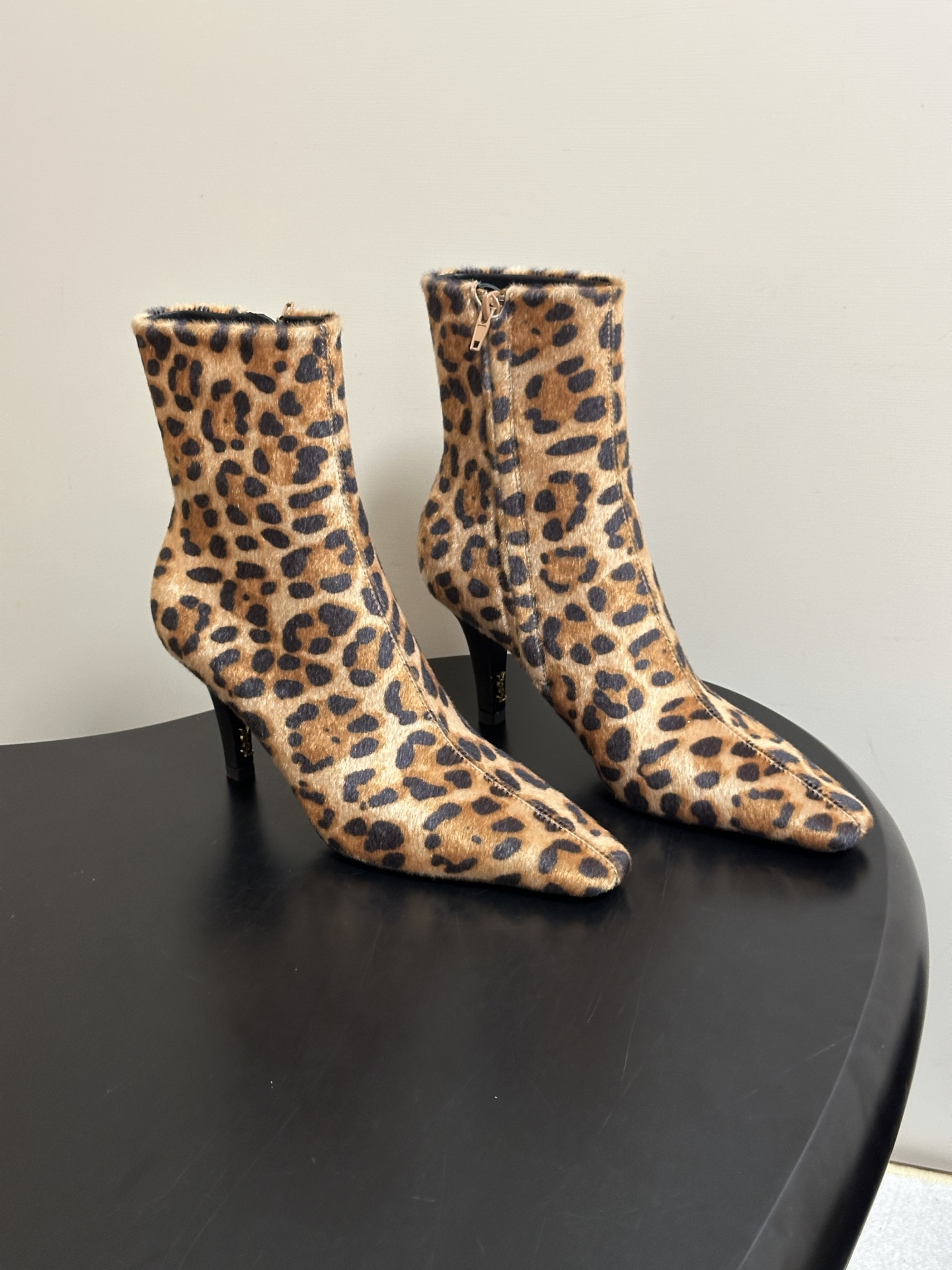 顶级品质 Saint Laurent fw26 new arrival~ YSL圣罗兰2026 秋冬新款侧拉链高跟及踝靴 顶级品质 Saint Laurent fw26 new arrival~ YSL圣罗兰2026 秋冬新款侧拉链高跟及踝靴