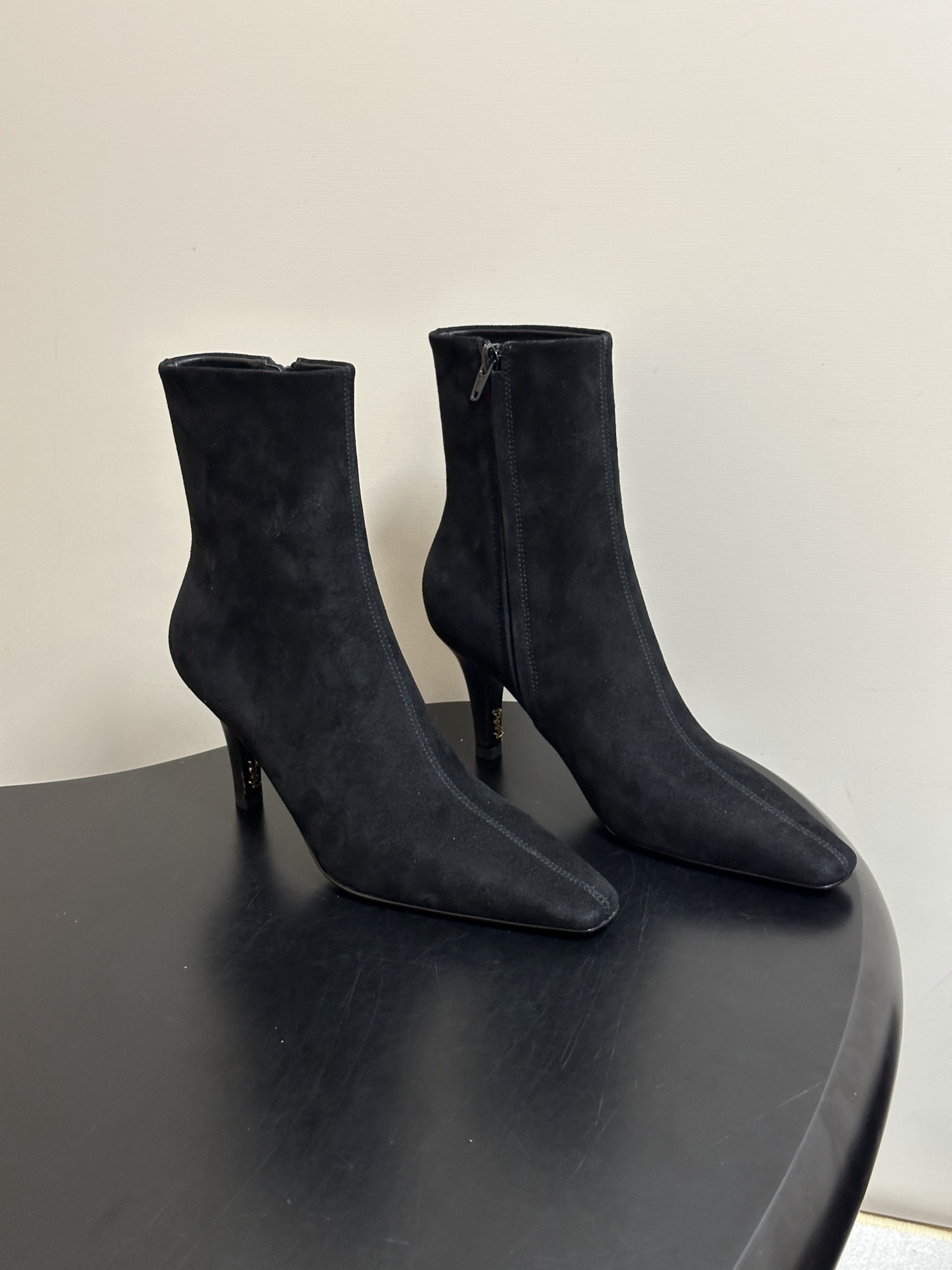 顶级品质 Saint Laurent fw26 new arrival~ YSL圣罗兰2026 秋冬新款侧拉链高跟及踝靴 顶级品质 Saint Laurent fw26 new arrival~ YSL圣罗兰2026 秋冬新款侧拉链高跟及踝靴