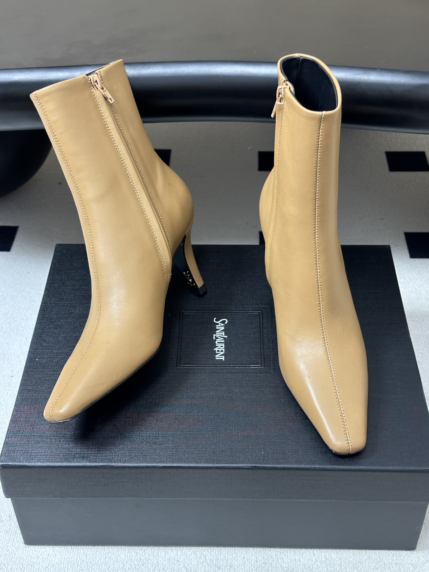 顶级品质 Saint Laurent fw26 new arrival~ YSL圣罗兰2026 秋冬新款侧拉链高跟及踝靴 顶级品质 Saint Laurent fw26 new arrival~ YSL圣罗兰2026 秋冬新款侧拉链高跟及踝靴