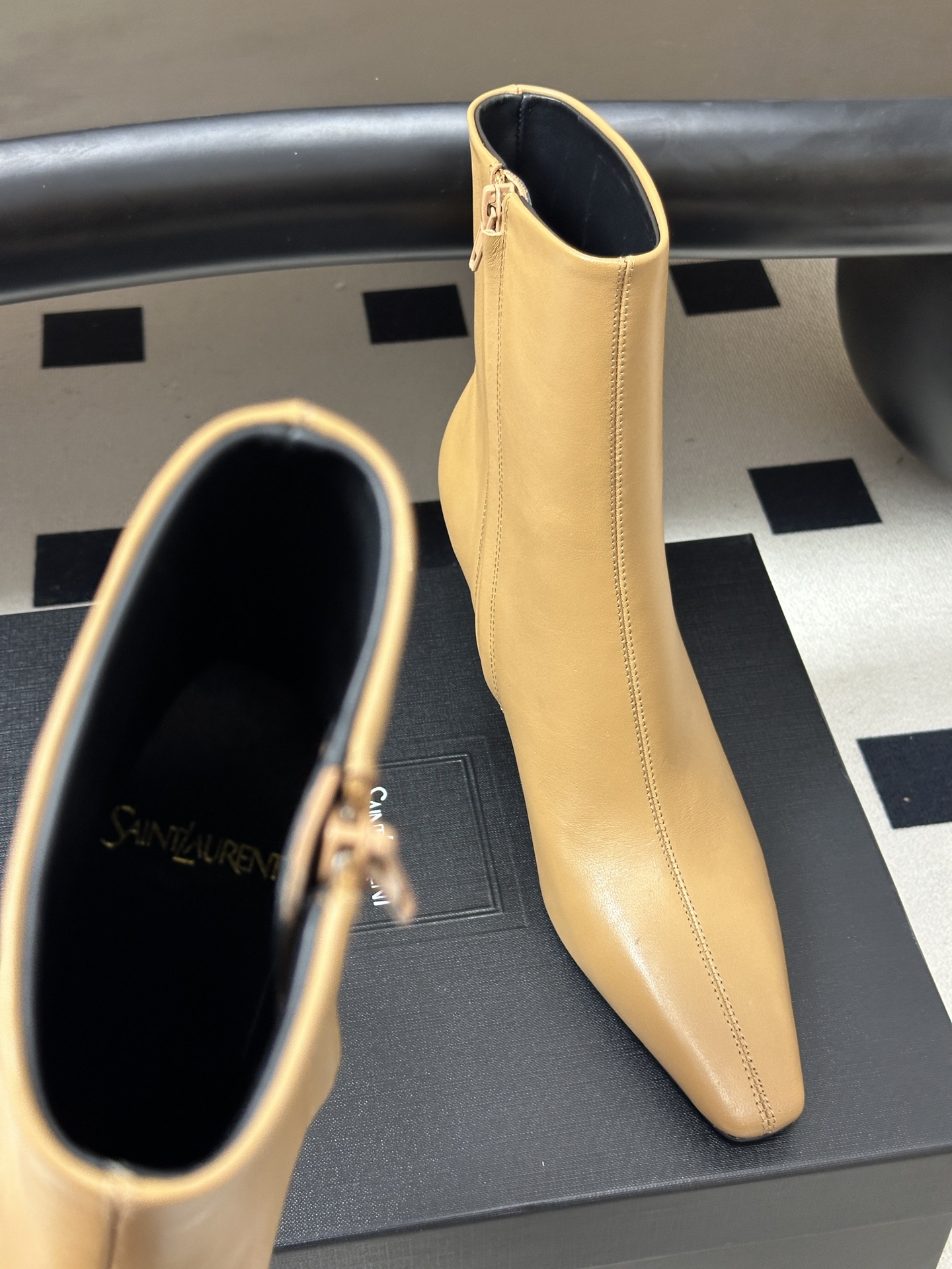 顶级品质 Saint Laurent fw26 new arrival~ YSL圣罗兰2026 秋冬新款侧拉链高跟及踝靴 顶级品质 Saint Laurent fw26 new arrival~ YSL圣罗兰2026 秋冬新款侧拉链高跟及踝靴