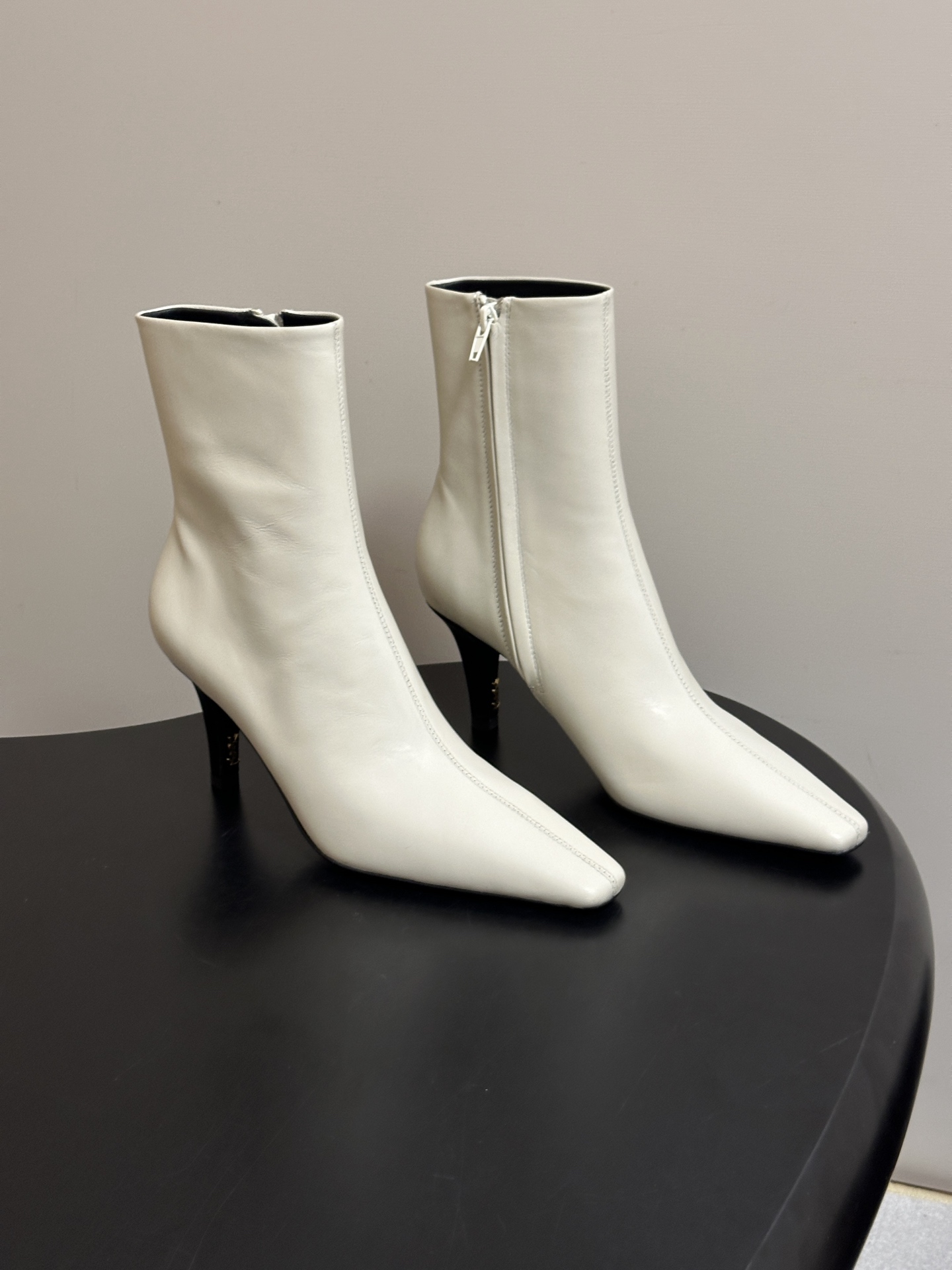 顶级品质 Saint Laurent fw26 new arrival~ YSL圣罗兰2026 秋冬新款侧拉链高跟及踝靴 顶级品质 Saint Laurent fw26 new arrival~ YSL圣罗兰2026 秋冬新款侧拉链高跟及踝靴