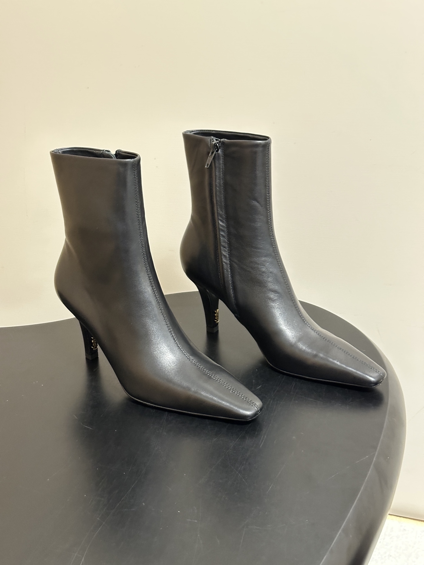 顶级品质 Saint Laurent fw26 new arrival~ YSL圣罗兰2026 秋冬新款侧拉链高跟及踝靴 顶级品质 Saint Laurent fw26 new arrival~ YSL圣罗兰2026 秋冬新款侧拉链高跟及踝靴