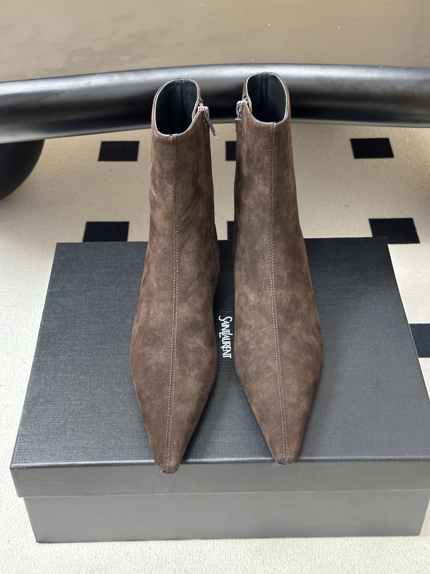 顶级品质 Saint Laurent fw26 new arrival~ YSL圣罗兰2026 秋冬新款侧拉链小矮跟及踝 顶级品质 Saint Laurent fw26 new arrival~ YSL圣罗兰2026 秋冬新款侧拉链小矮跟及踝