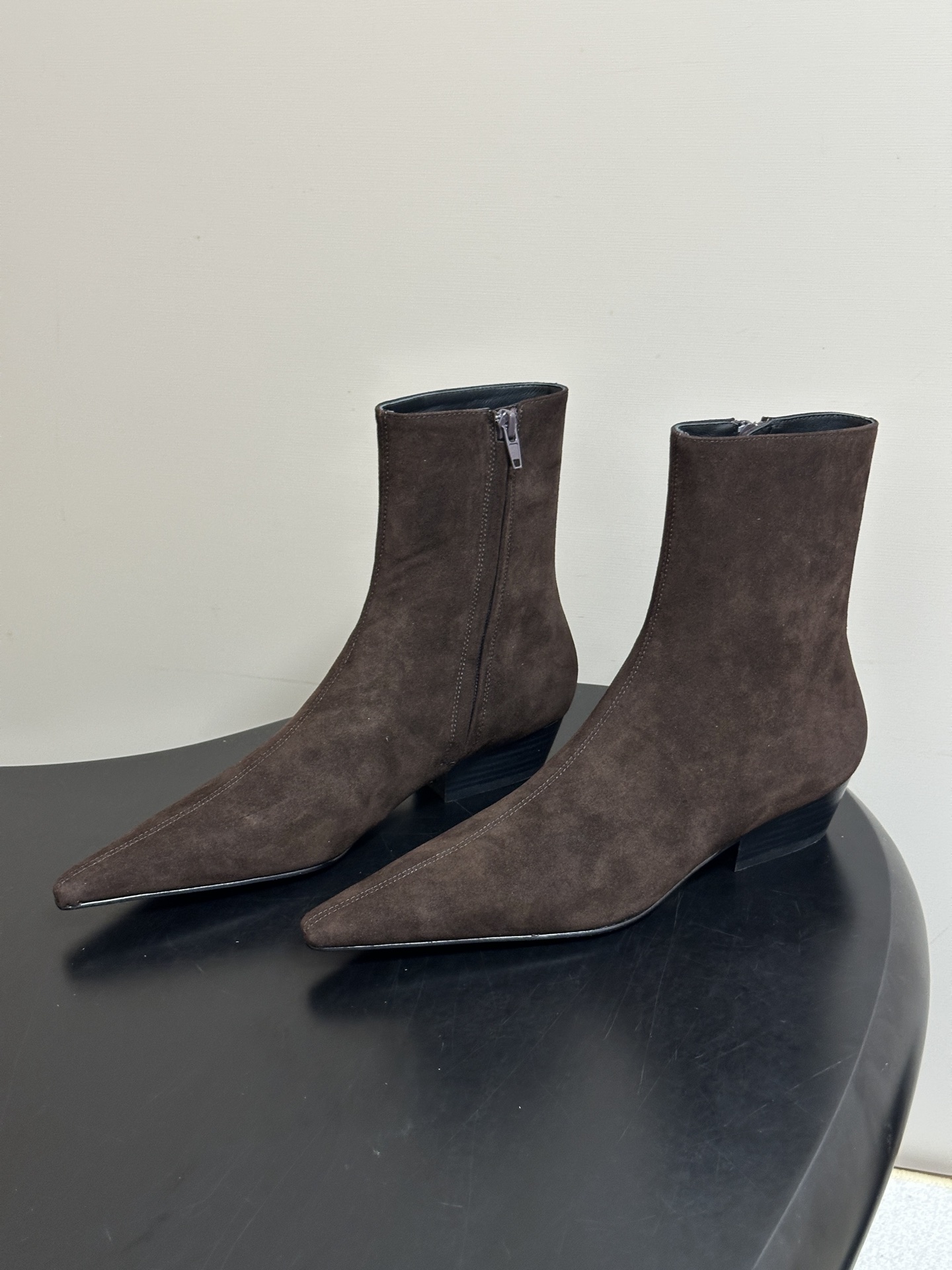 顶级品质 Saint Laurent fw26 new arrival~ YSL圣罗兰2026 秋冬新款侧拉链小矮跟及踝 顶级品质 Saint Laurent fw26 new arrival~ YSL圣罗兰2026 秋冬新款侧拉链小矮跟及踝