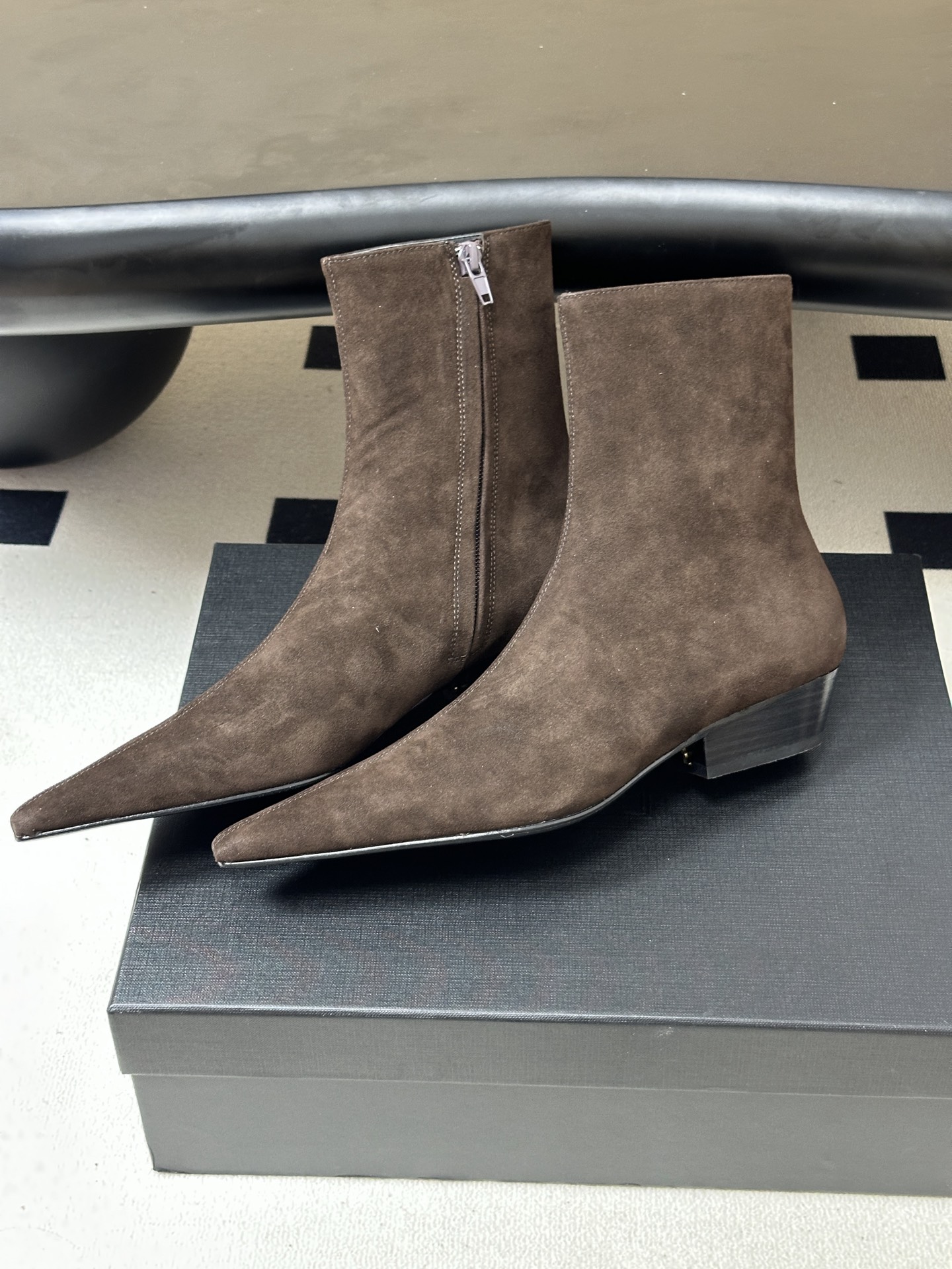 顶级品质 Saint Laurent fw26 new arrival~ YSL圣罗兰2026 秋冬新款侧拉链小矮跟及踝 顶级品质 Saint Laurent fw26 new arrival~ YSL圣罗兰2026 秋冬新款侧拉链小矮跟及踝