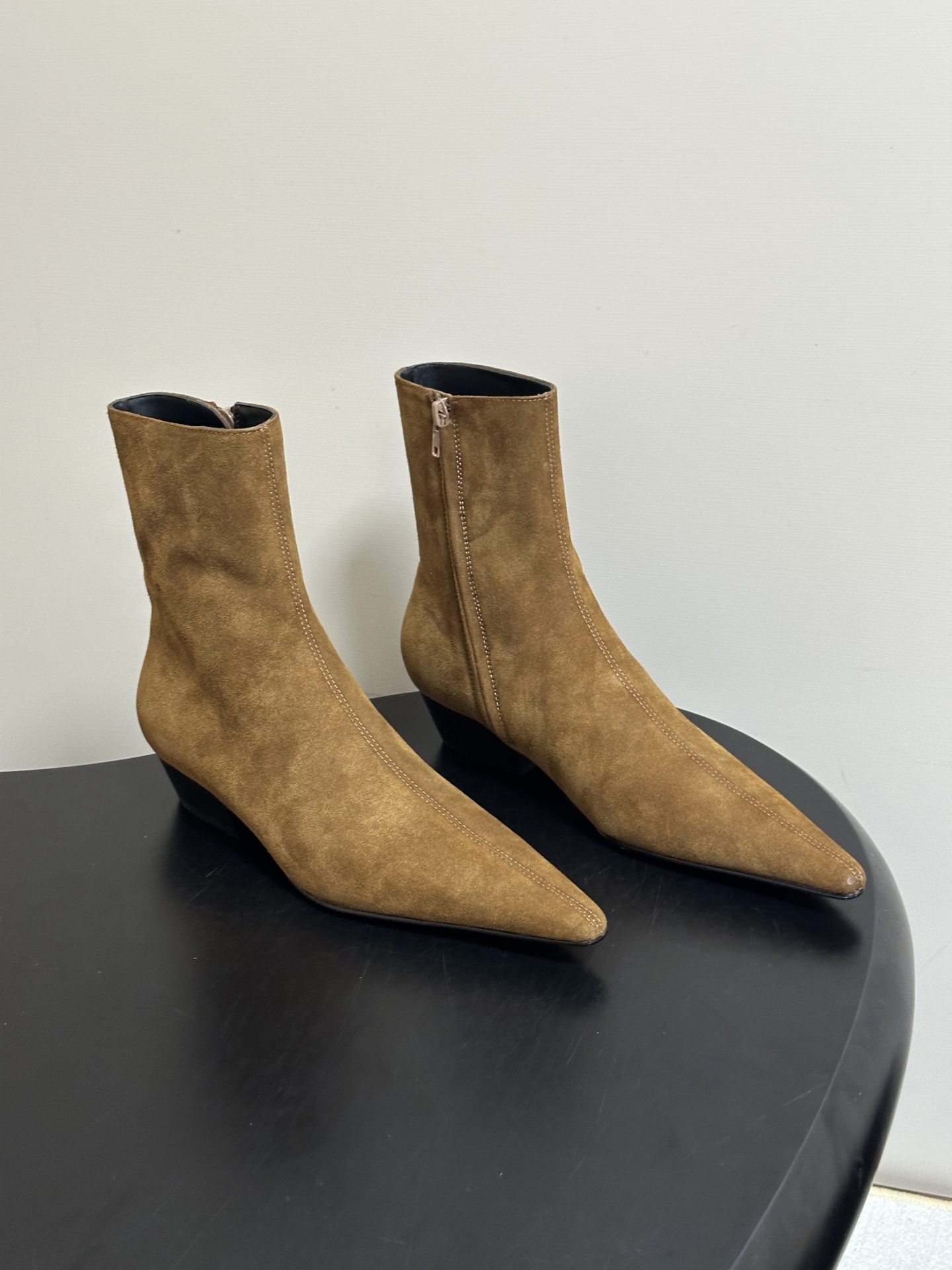 顶级品质 Saint Laurent fw26 new arrival~ YSL圣罗兰2026 秋冬新款侧拉链小矮跟及踝 顶级品质 Saint Laurent fw26 new arrival~ YSL圣罗兰2026 秋冬新款侧拉链小矮跟及踝