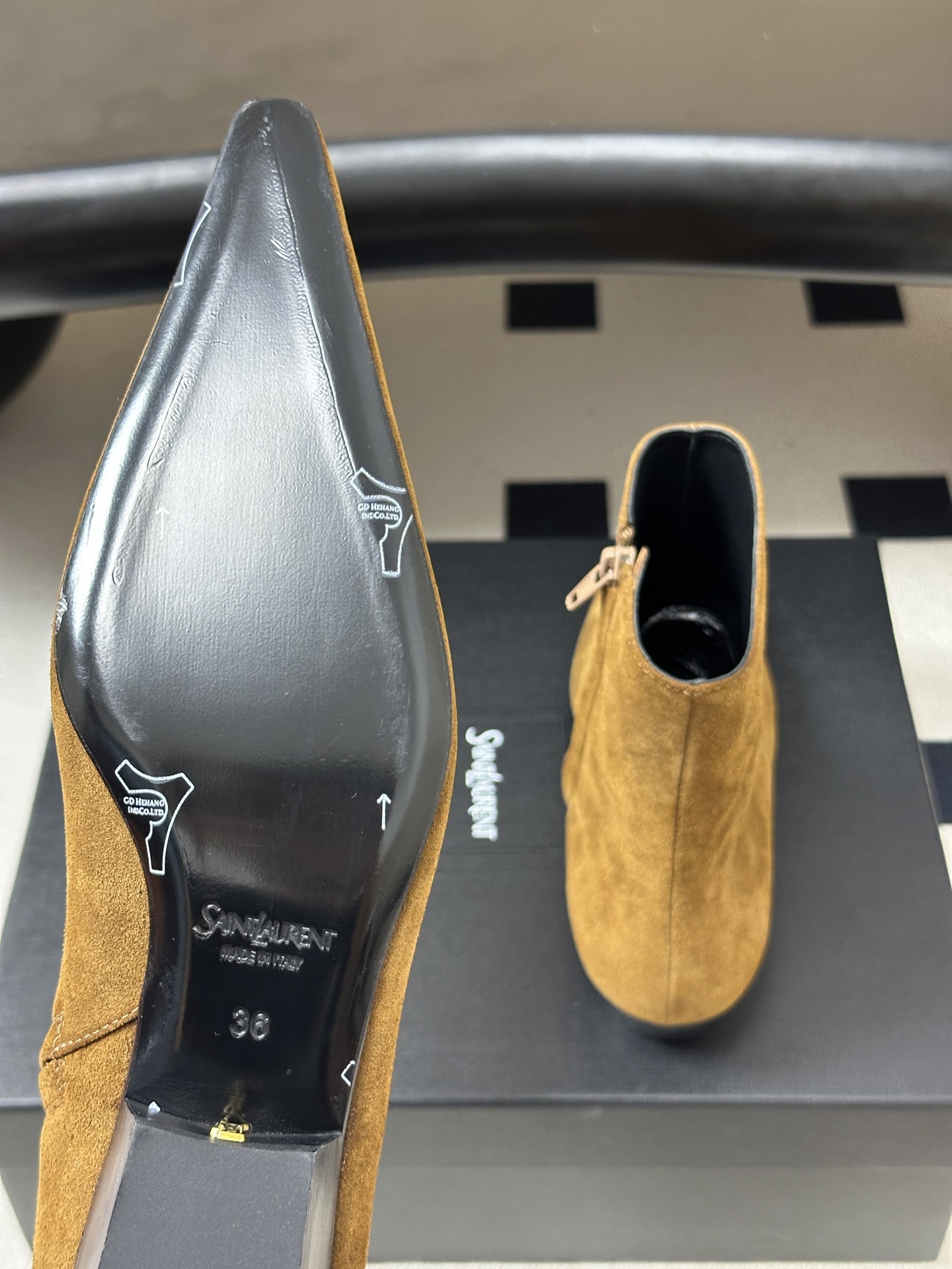 顶级品质 Saint Laurent fw26 new arrival~ YSL圣罗兰2026 秋冬新款侧拉链小矮跟及踝 顶级品质 Saint Laurent fw26 new arrival~ YSL圣罗兰2026 秋冬新款侧拉链小矮跟及踝