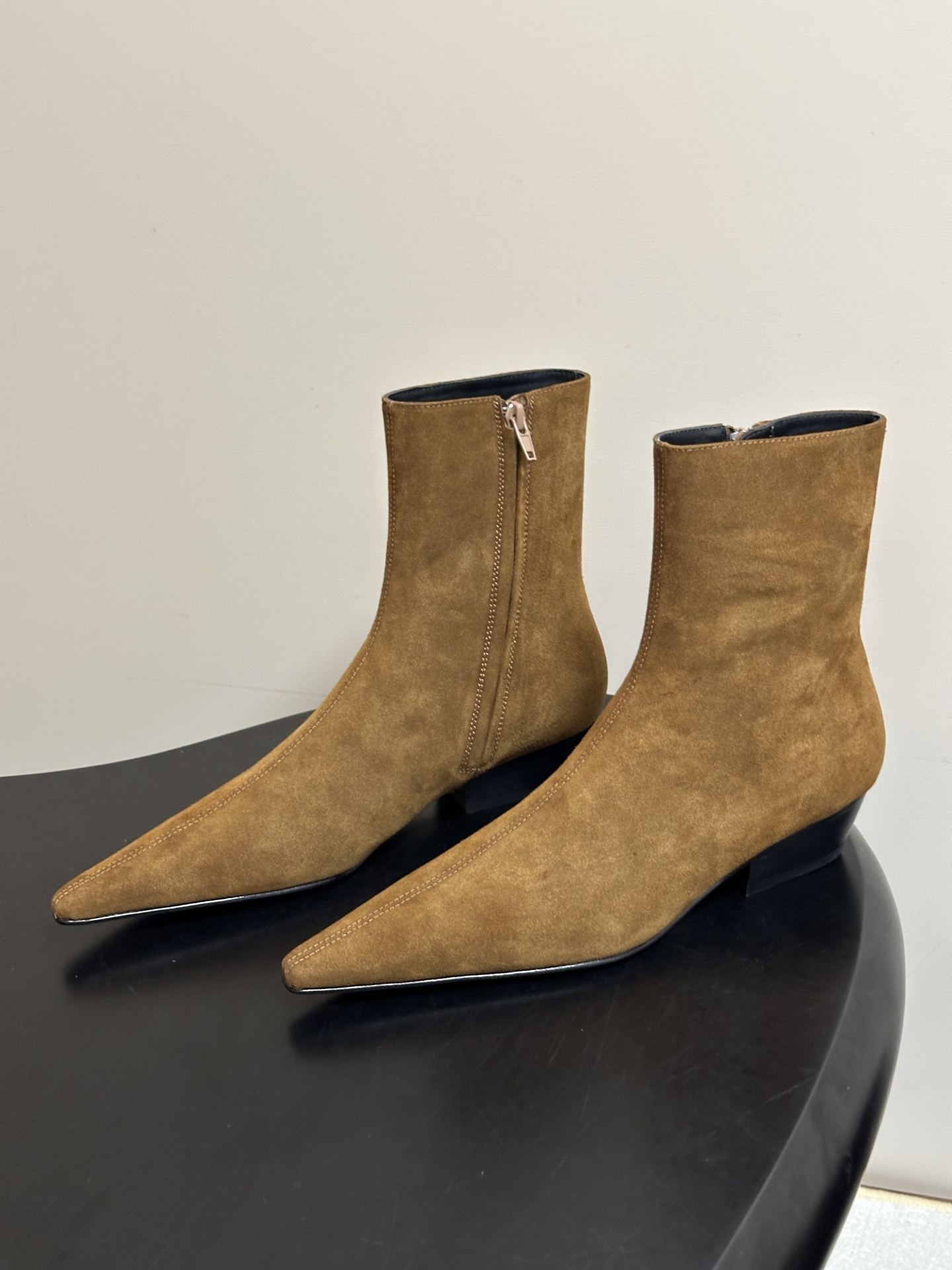 顶级品质 Saint Laurent fw26 new arrival~ YSL圣罗兰2026 秋冬新款侧拉链小矮跟及踝 顶级品质 Saint Laurent fw26 new arrival~ YSL圣罗兰2026 秋冬新款侧拉链小矮跟及踝