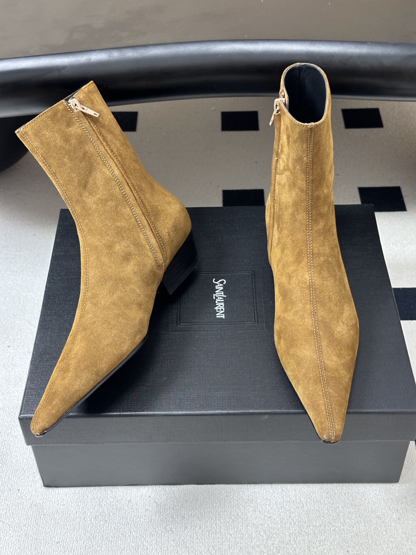 顶级品质 Saint Laurent fw26 new arrival~ YSL圣罗兰2026 秋冬新款侧拉链小矮跟及踝 顶级品质 Saint Laurent fw26 new arrival~ YSL圣罗兰2026 秋冬新款侧拉链小矮跟及踝