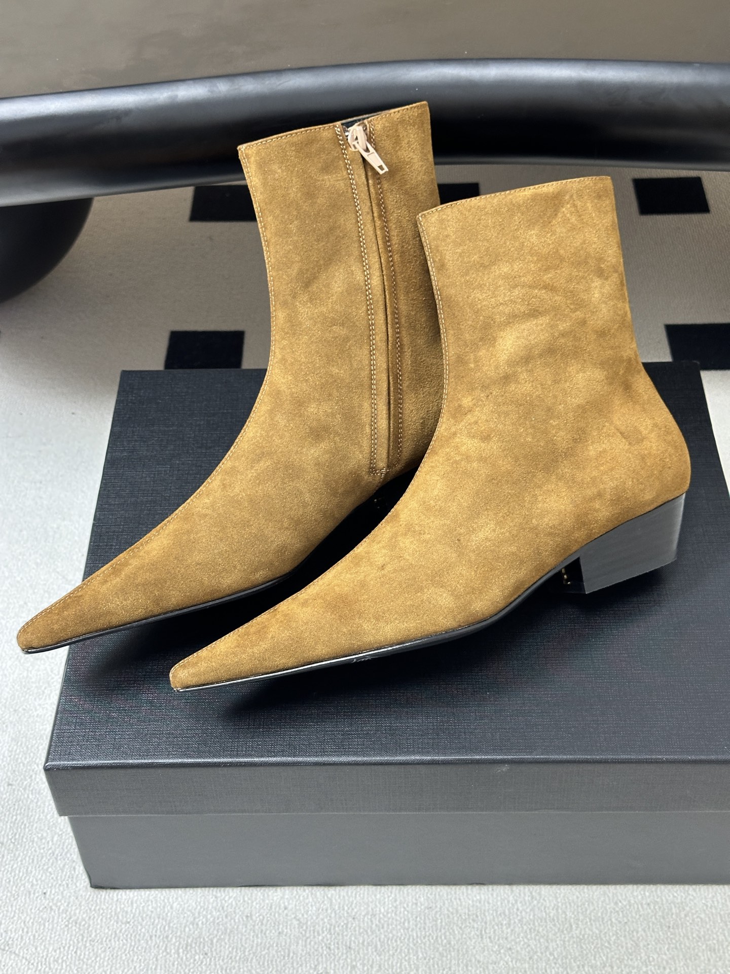 顶级品质 Saint Laurent fw26 new arrival~ YSL圣罗兰2026 秋冬新款侧拉链小矮跟及踝 顶级品质 Saint Laurent fw26 new arrival~ YSL圣罗兰2026 秋冬新款侧拉链小矮跟及踝