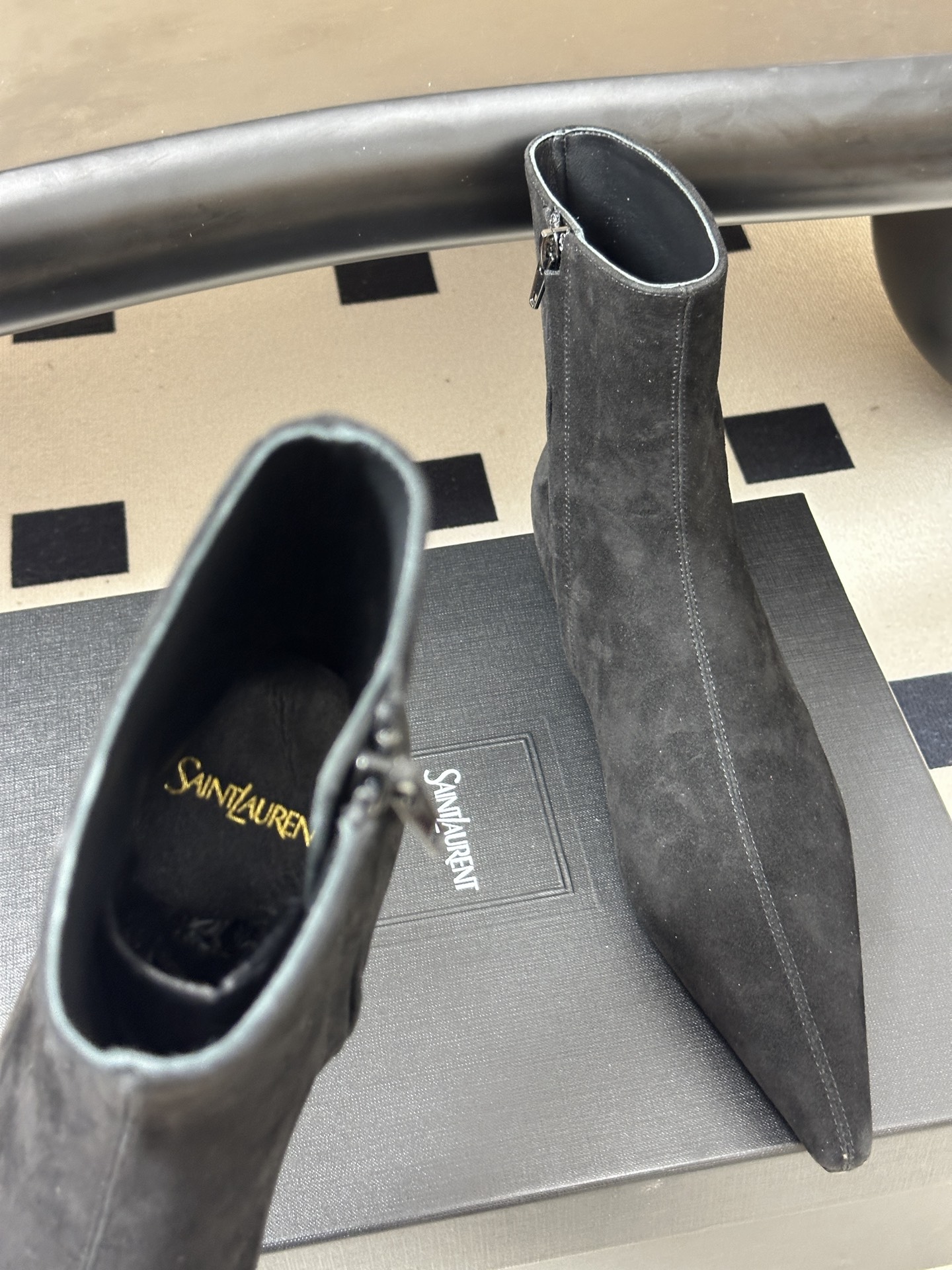 顶级品质 Saint Laurent fw26 new arrival~ YSL圣罗兰2026 秋冬新款侧拉链小矮跟及踝 顶级品质 Saint Laurent fw26 new arrival~ YSL圣罗兰2026 秋冬新款侧拉链小矮跟及踝