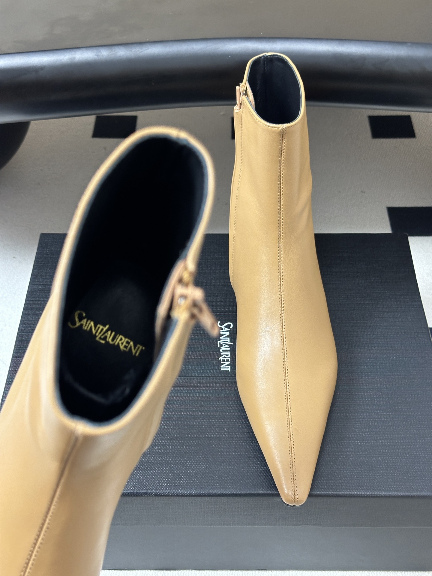 顶级品质 Saint Laurent fw26 new arrival~ YSL圣罗兰2026 秋冬新款侧拉链小矮跟及踝 顶级品质 Saint Laurent fw26 new arrival~ YSL圣罗兰2026 秋冬新款侧拉链小矮跟及踝
