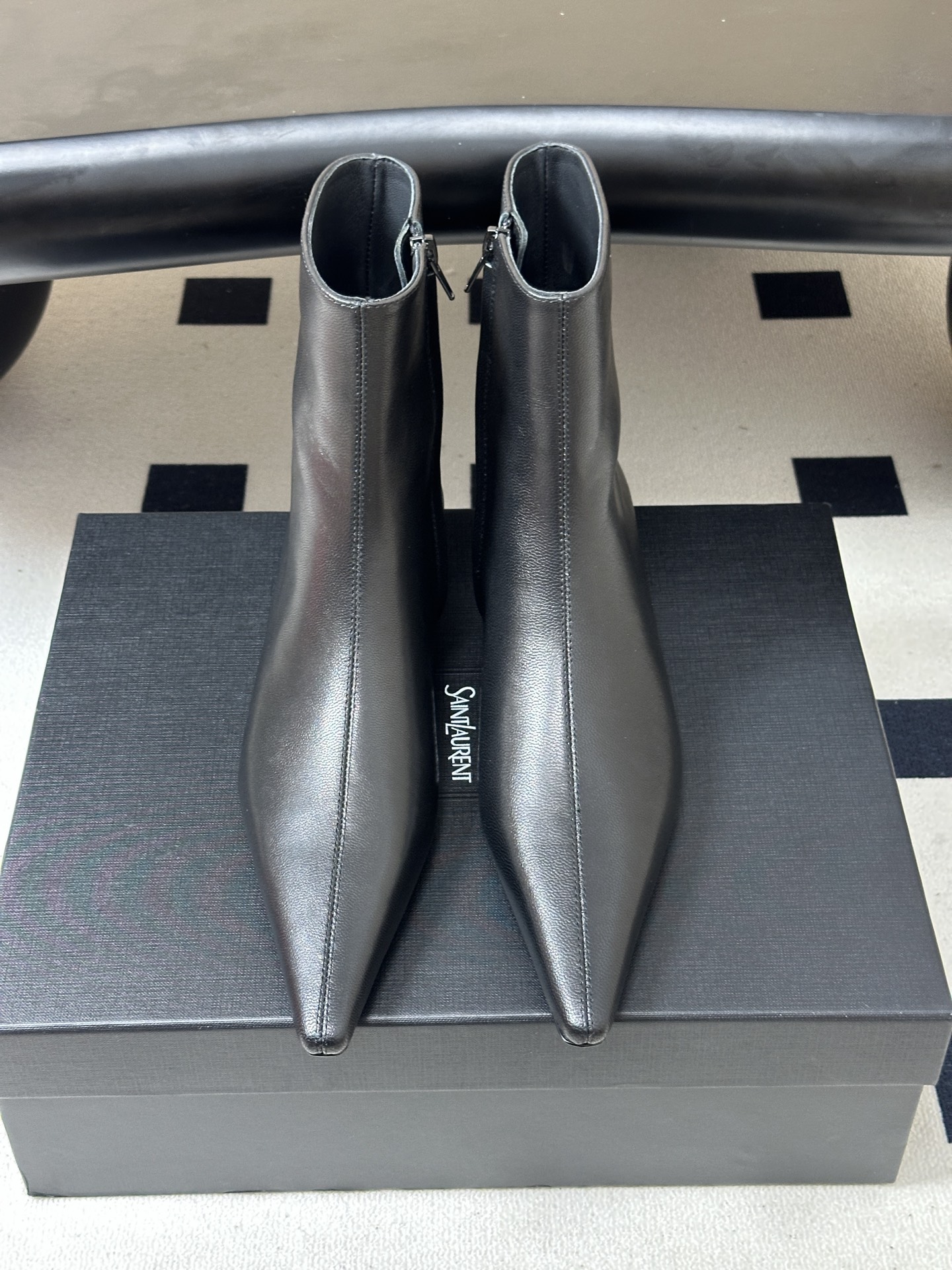 顶级品质 Saint Laurent fw26 new arrival~ YSL圣罗兰2026 秋冬新款侧拉链小矮跟及踝 顶级品质 Saint Laurent fw26 new arrival~ YSL圣罗兰2026 秋冬新款侧拉链小矮跟及踝