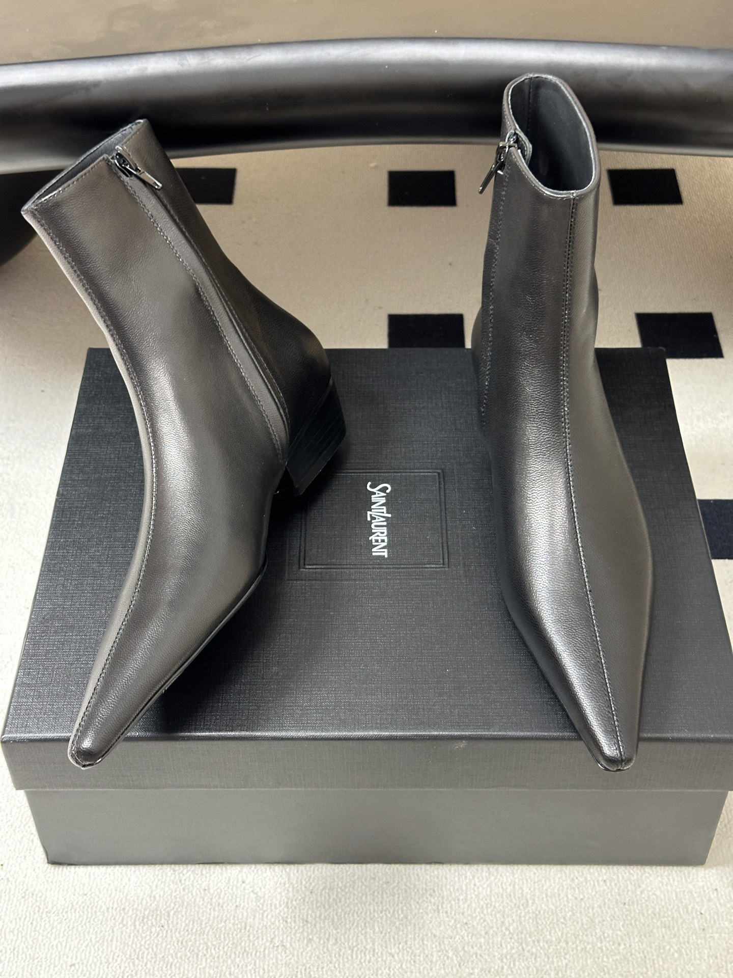 顶级品质 Saint Laurent fw26 new arrival~ YSL圣罗兰2026 秋冬新款侧拉链小矮跟及踝 顶级品质 Saint Laurent fw26 new arrival~ YSL圣罗兰2026 秋冬新款侧拉链小矮跟及踝